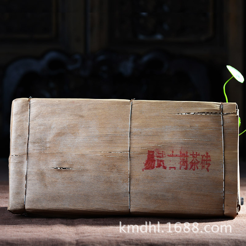 批发  云南普洱茶  05易武古树砖茶  2kg 熟茶大树茶  砖茶