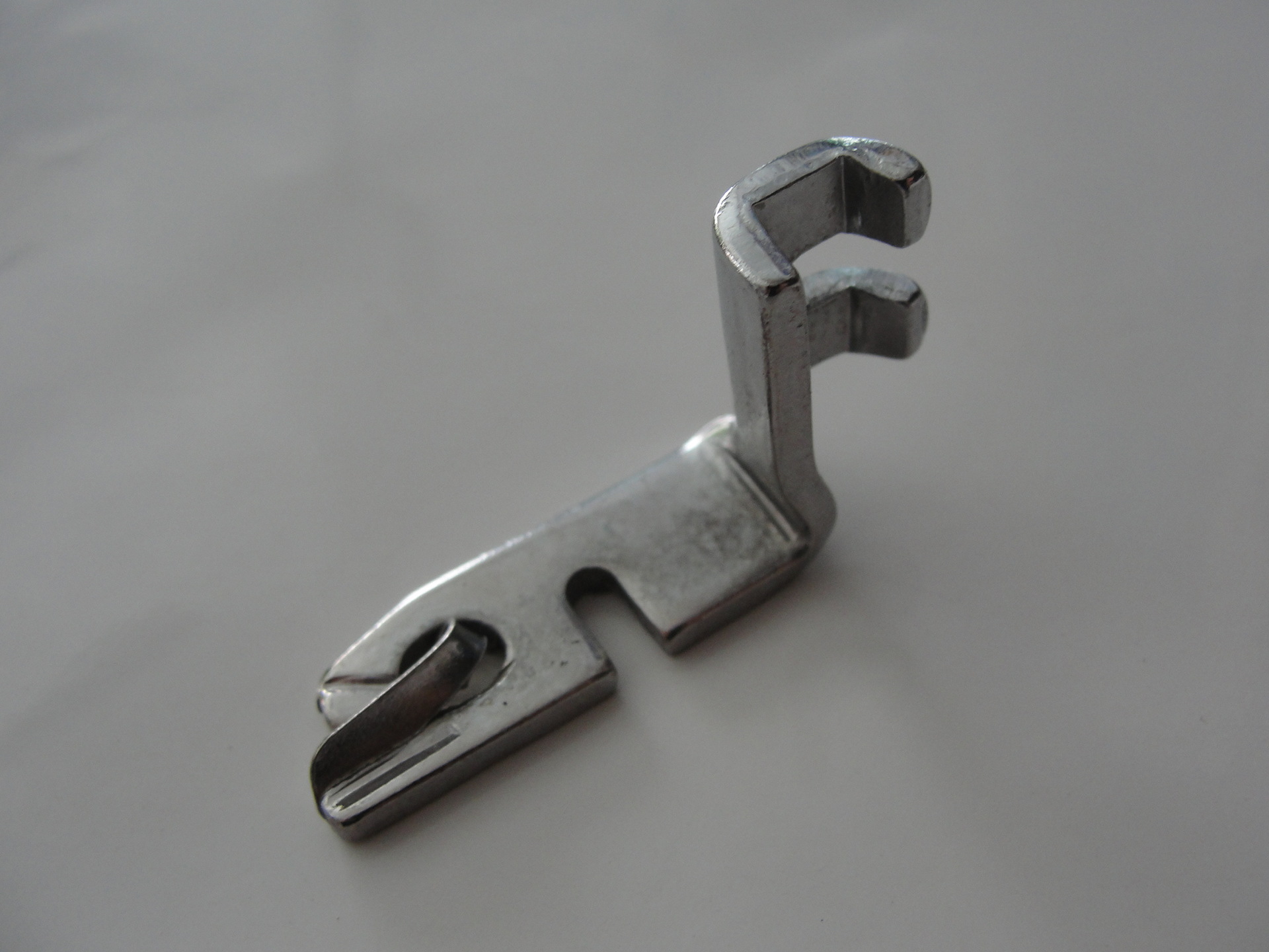 家用老式黑头缝纫机卷边压脚