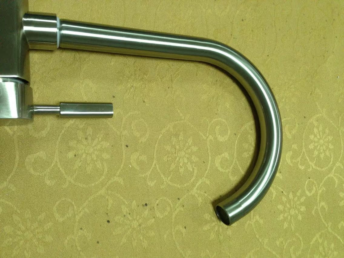 q015锌合金镀铬厨房菜盆冷热混合水龙头厂家**