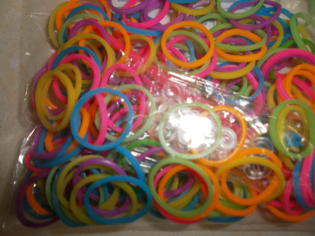 manufacturer direct sales， high quality and low price professional production of rubber bands of various colors