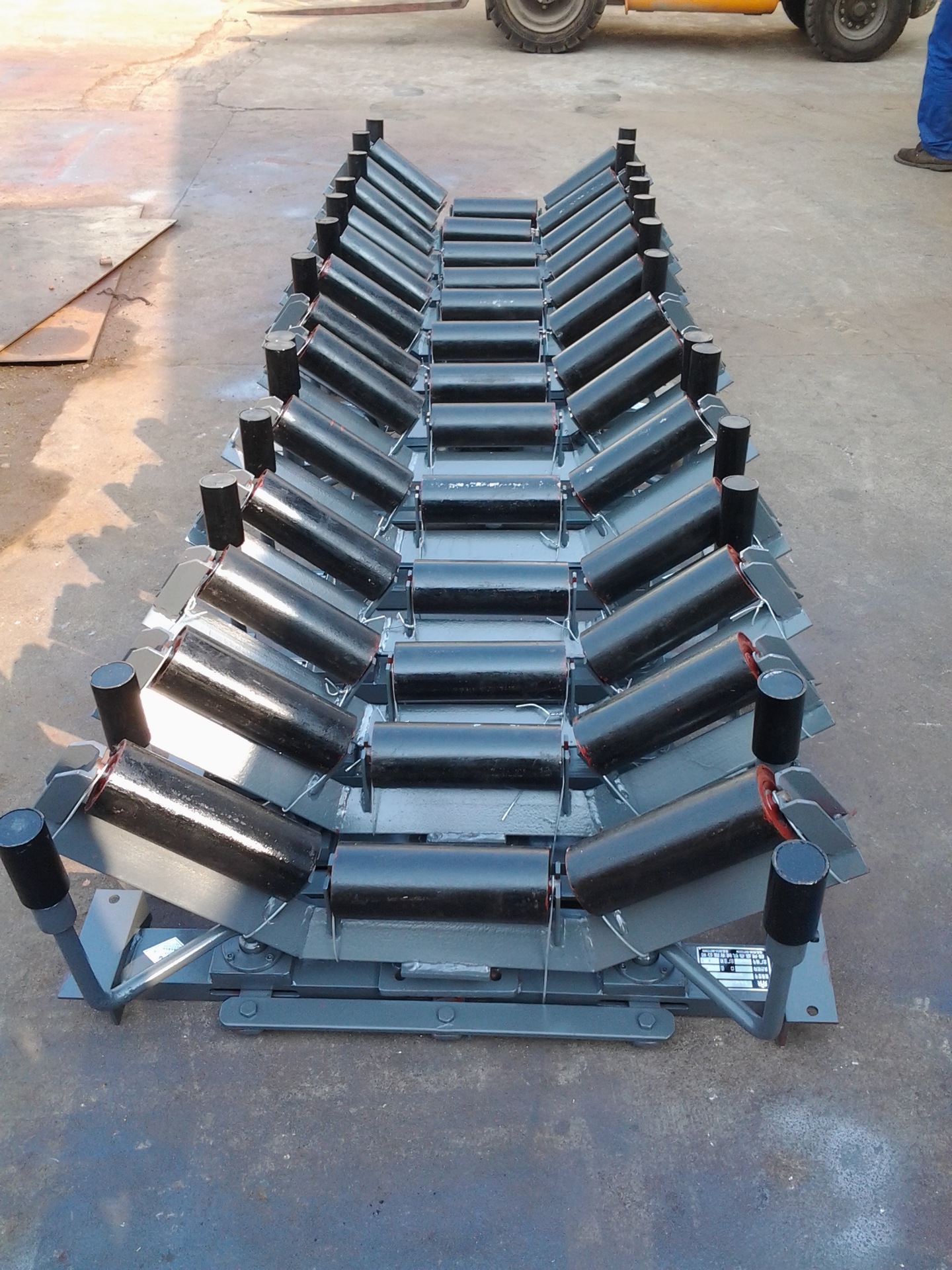 上调心托辊下调心托辊滚筒托辊托辊配件89950平行托辊