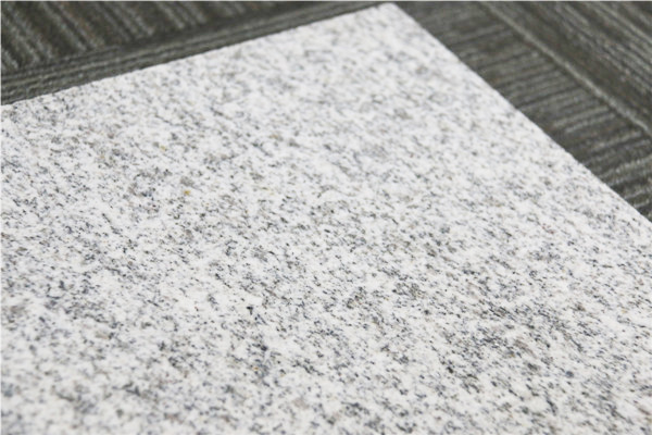 青岛厂家直供原矿 光面荔枝面白麻山东白色 花岗岩 铺装