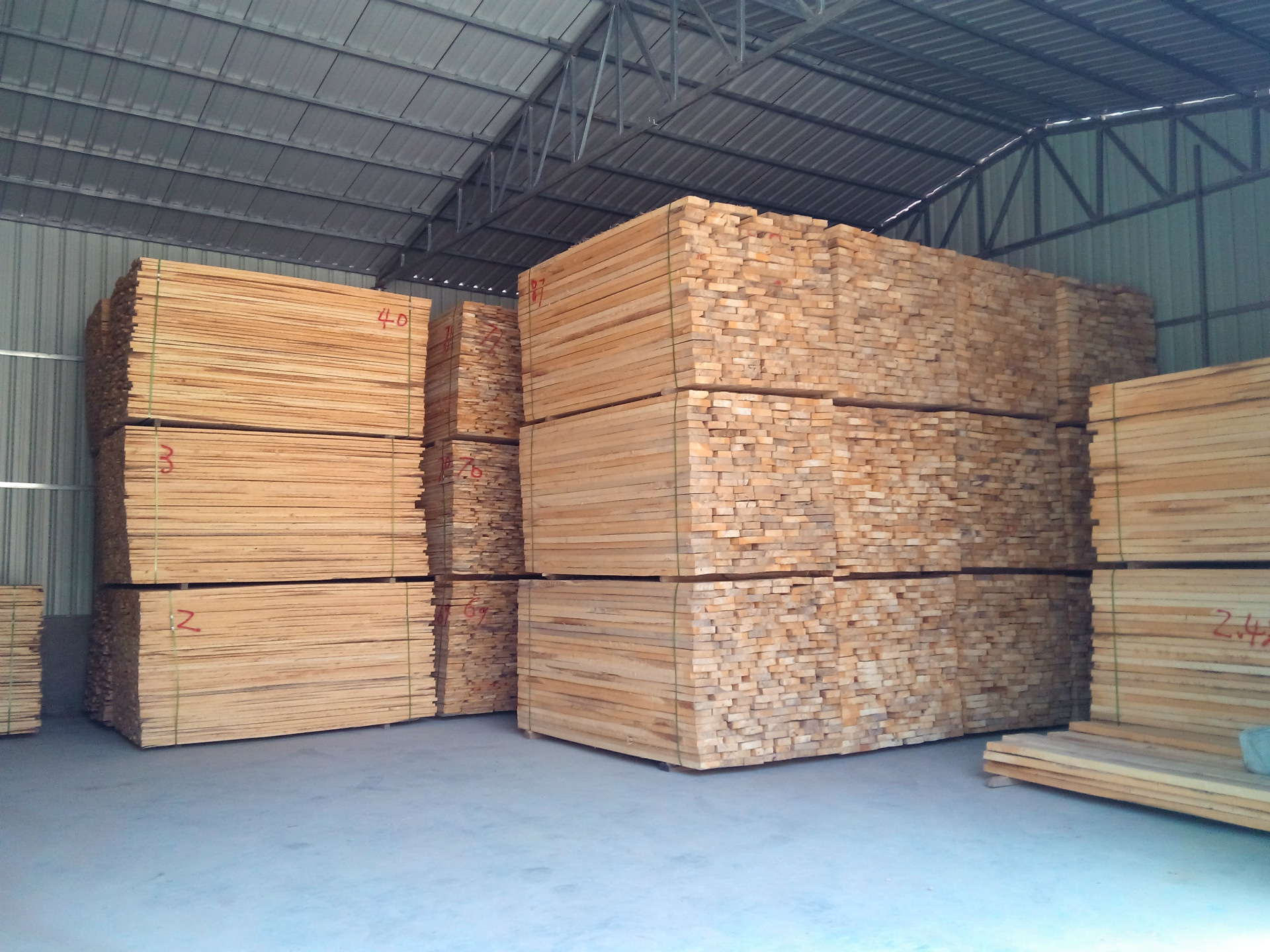 年底冲销量杨木板材烘干杨木净材杨木热压整平杨木板材