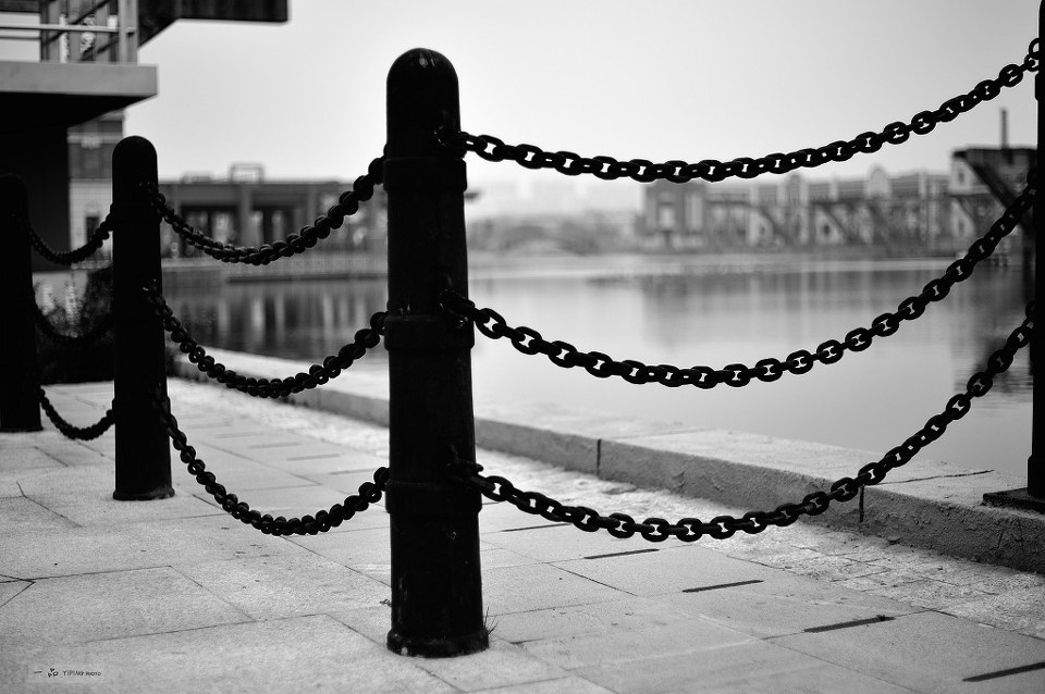 鸿程厂家生产的防锈黑色护栏链条 用于公园