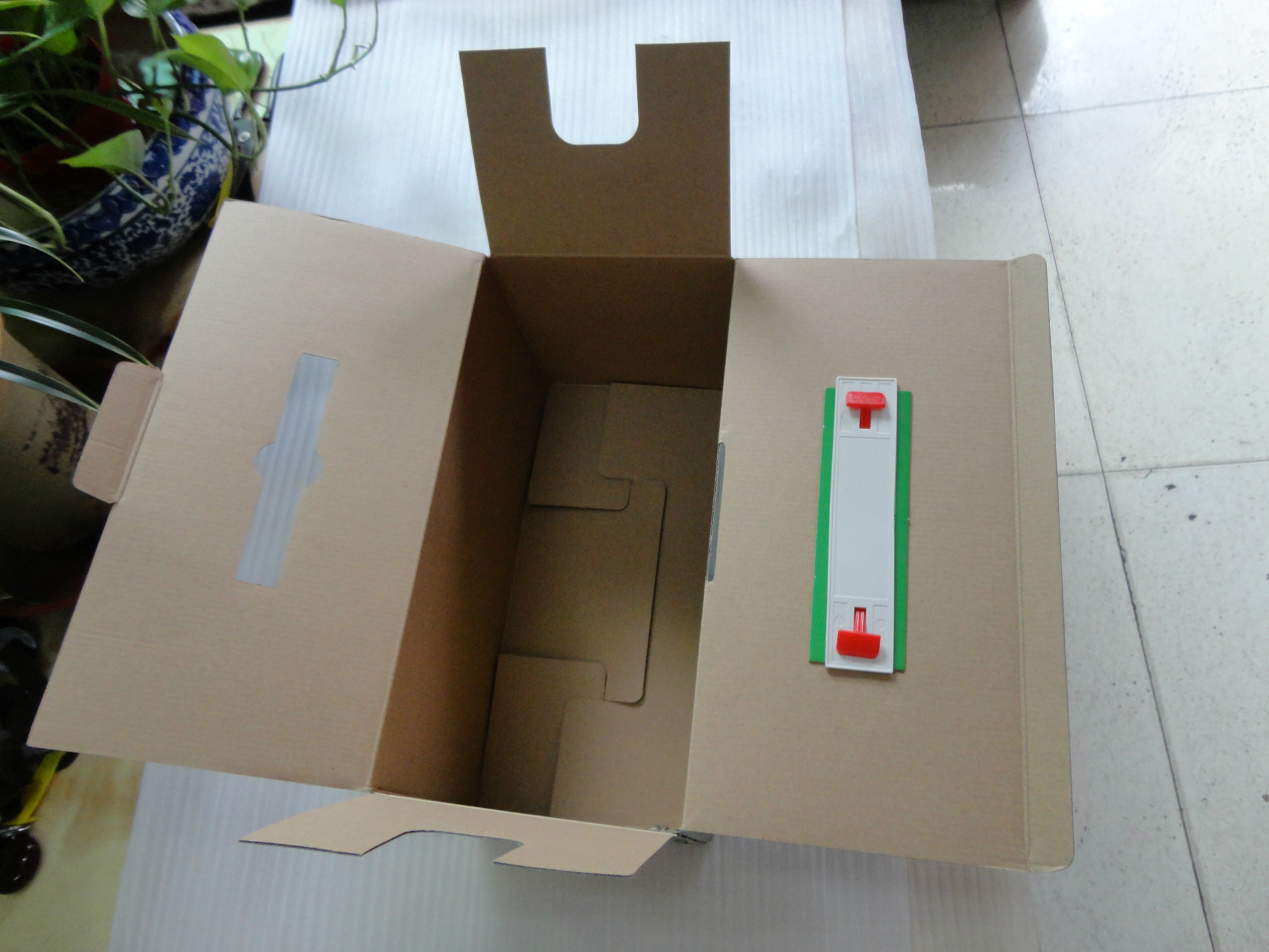 供应广西塑料提手纸箱拉手塑胶软手把,纸盒提扣,塑料手提带r.