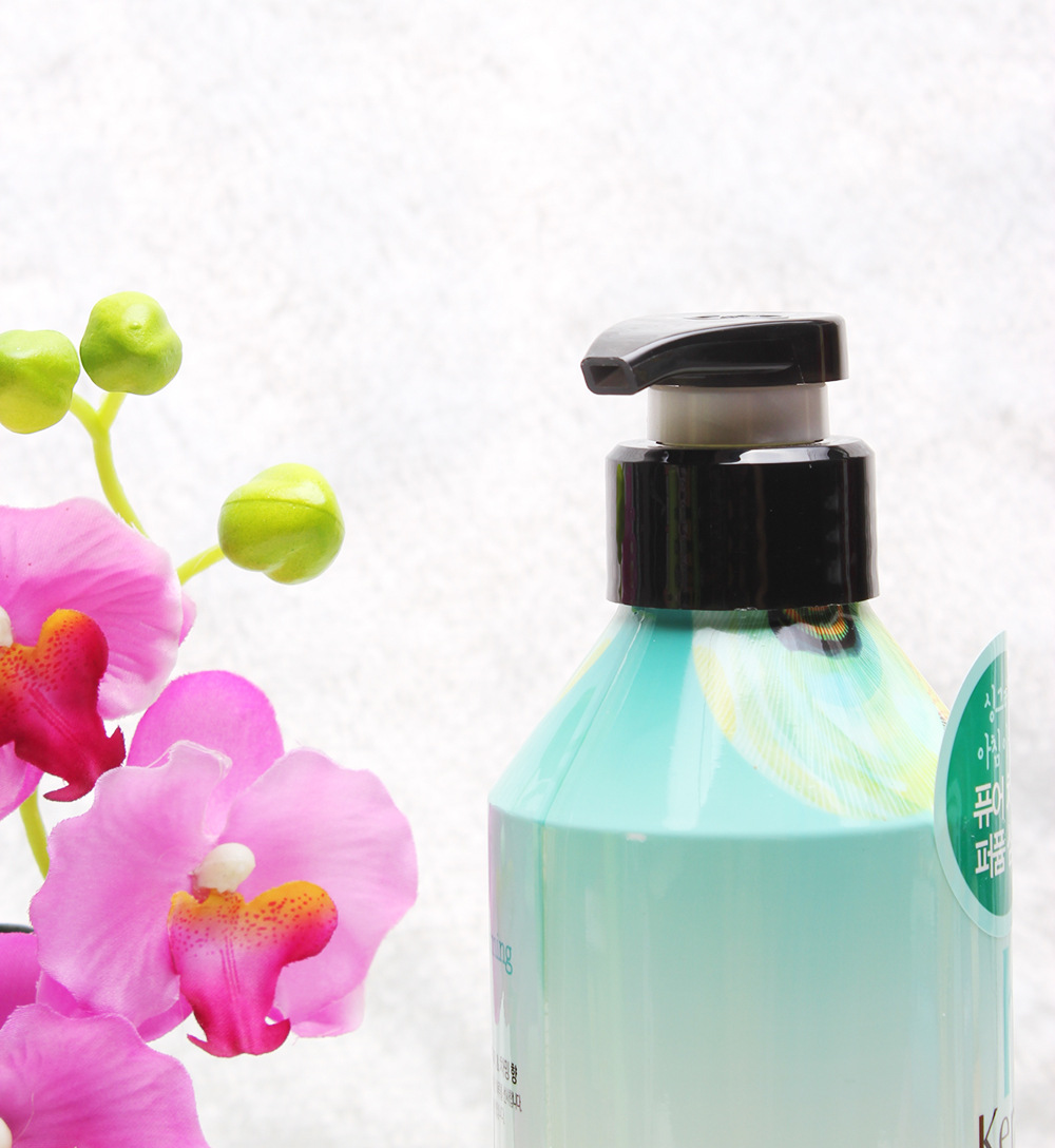 厂家批发韩国新款花香洗发水 保湿深层补水 长久持香型洗发露