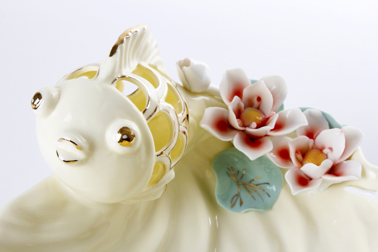 创意陶瓷金鱼荷花盘 简约家居装饰摆件 新房摆设 工艺品瓷器.