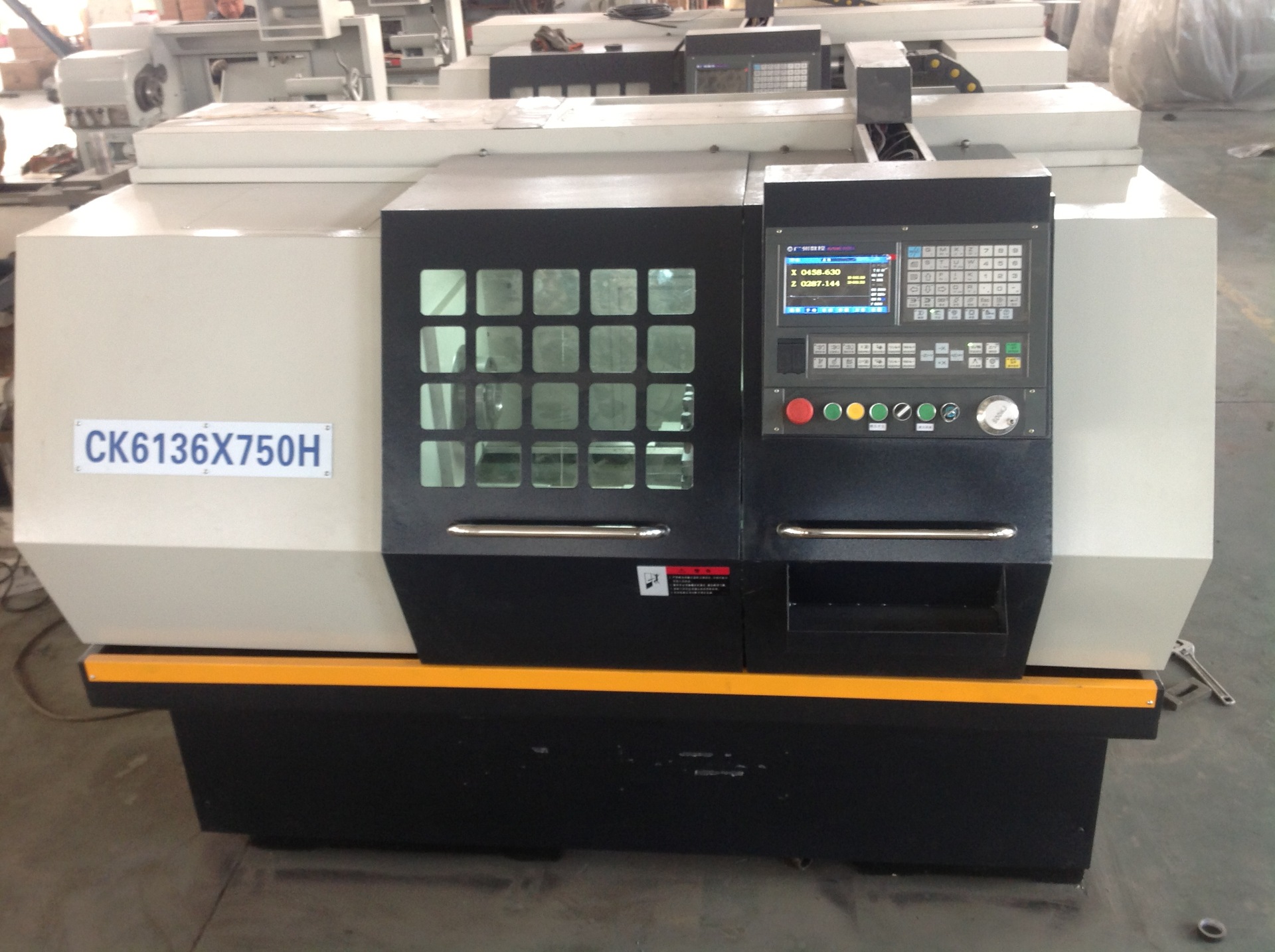 工厂生产全封闭自动数控车床6136型数控机床质量优精度高