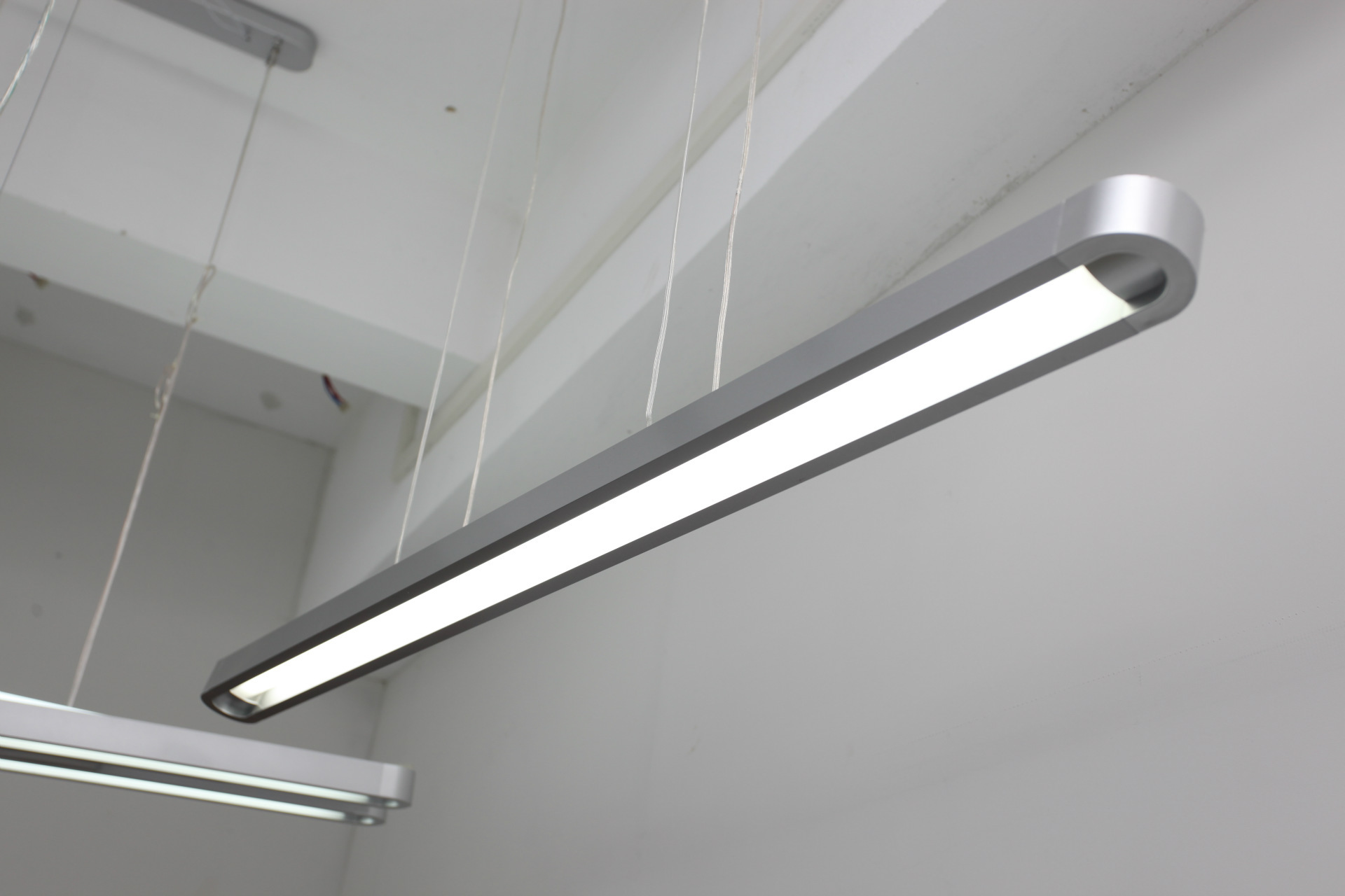 厂家直销供应 办公照明铝材吊线灯具精美吊线灯 时尚办公照明灯饰