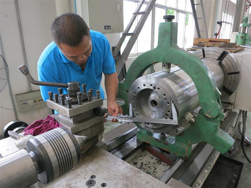 切片机导轮虽然为反复使用,但长期运行难免有部分导轮发生损坏.