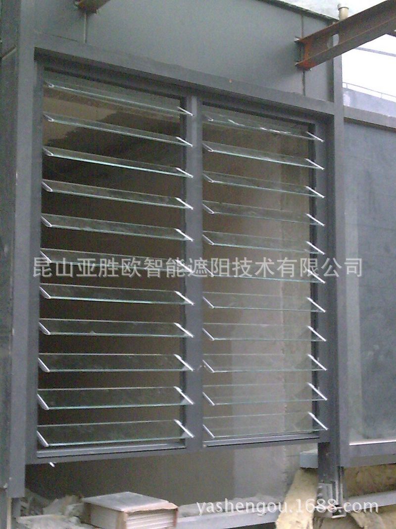 供应亞勝歐玻璃百叶窗  外观优美简洁 钢化安全玻璃