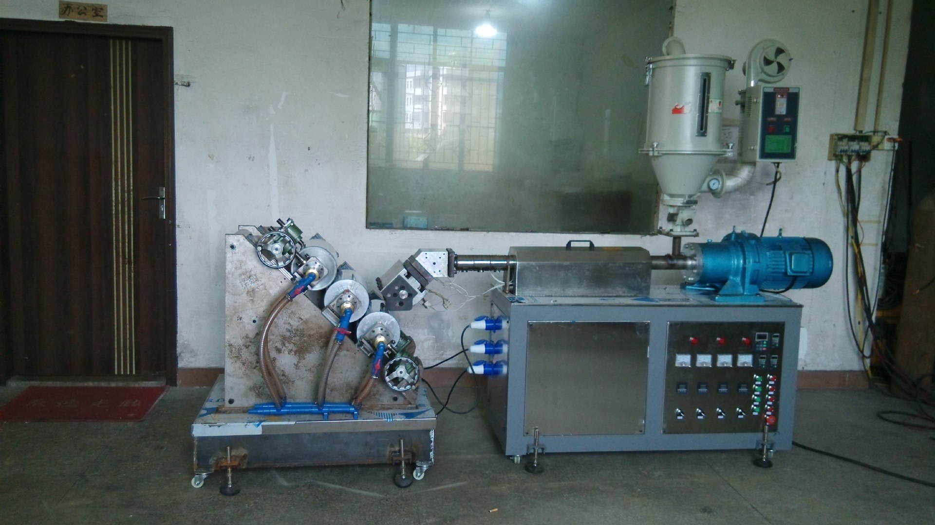 小型挤出机_小型挤出机多少钱一台、厂家、二