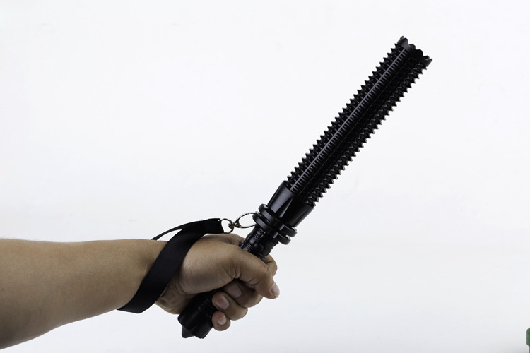 厂家直销新款伸缩狼牙棒伸缩变焦强光手电筒安保巡逻防身器材批发