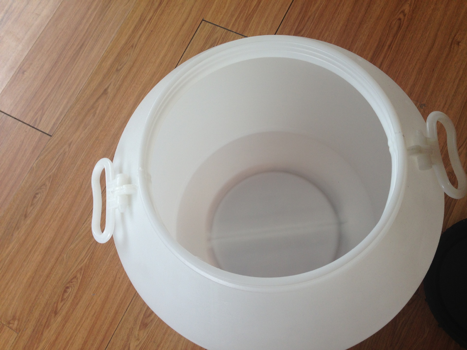 50公斤塑料桶白色圆桶水桶化工桶50l食品级大口螺纹桶厂家直销