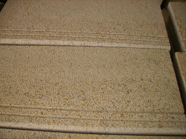 厂家生产 福建黄锈石g682黄色花岗岩台阶板
