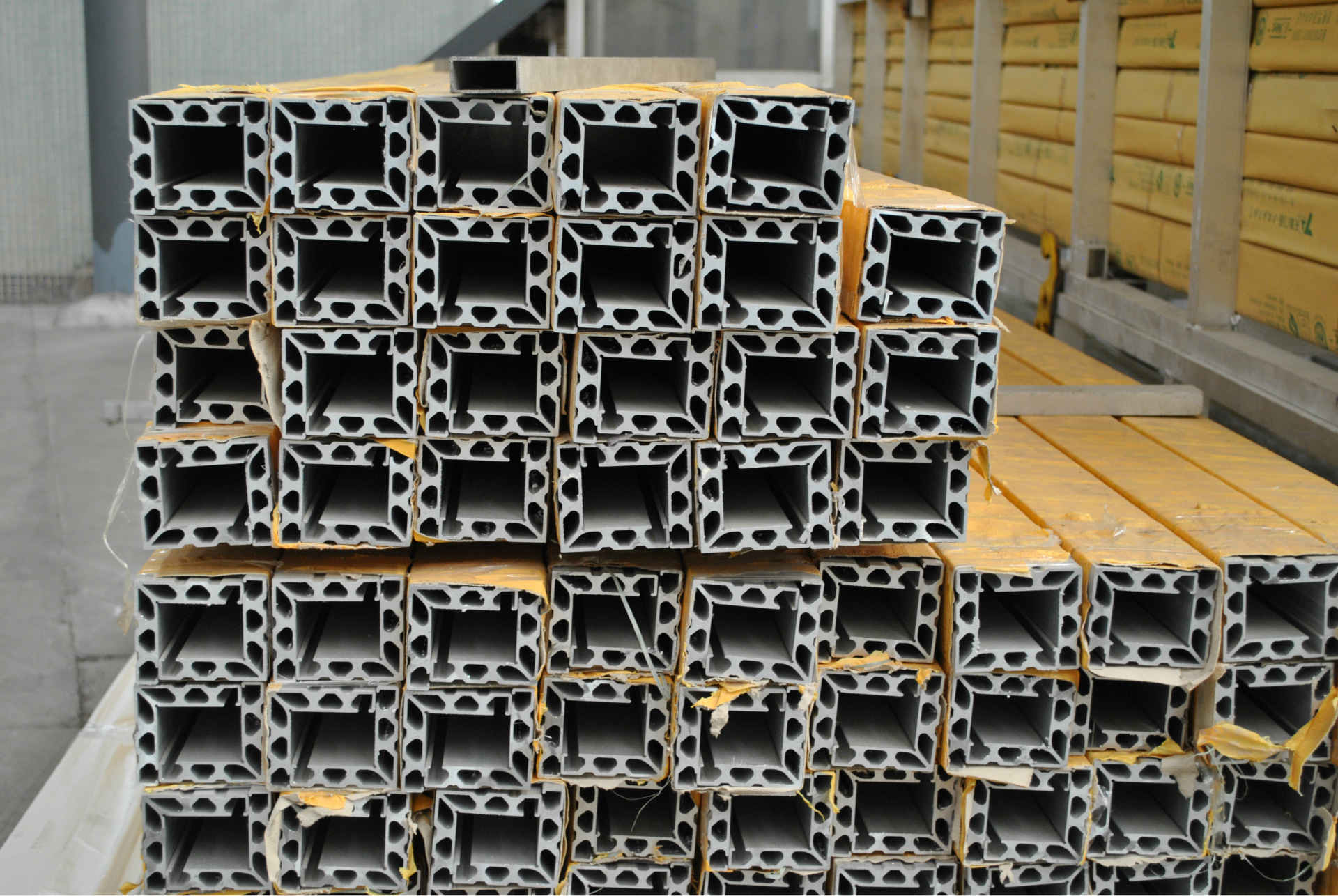 中联铝业批发供应工业铝型材大型铝合金型材国标铝型材