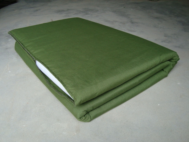 厂家批发01床垫 学生垫 军绿垫被 硬质棉防潮垫 军训床垫 棉被