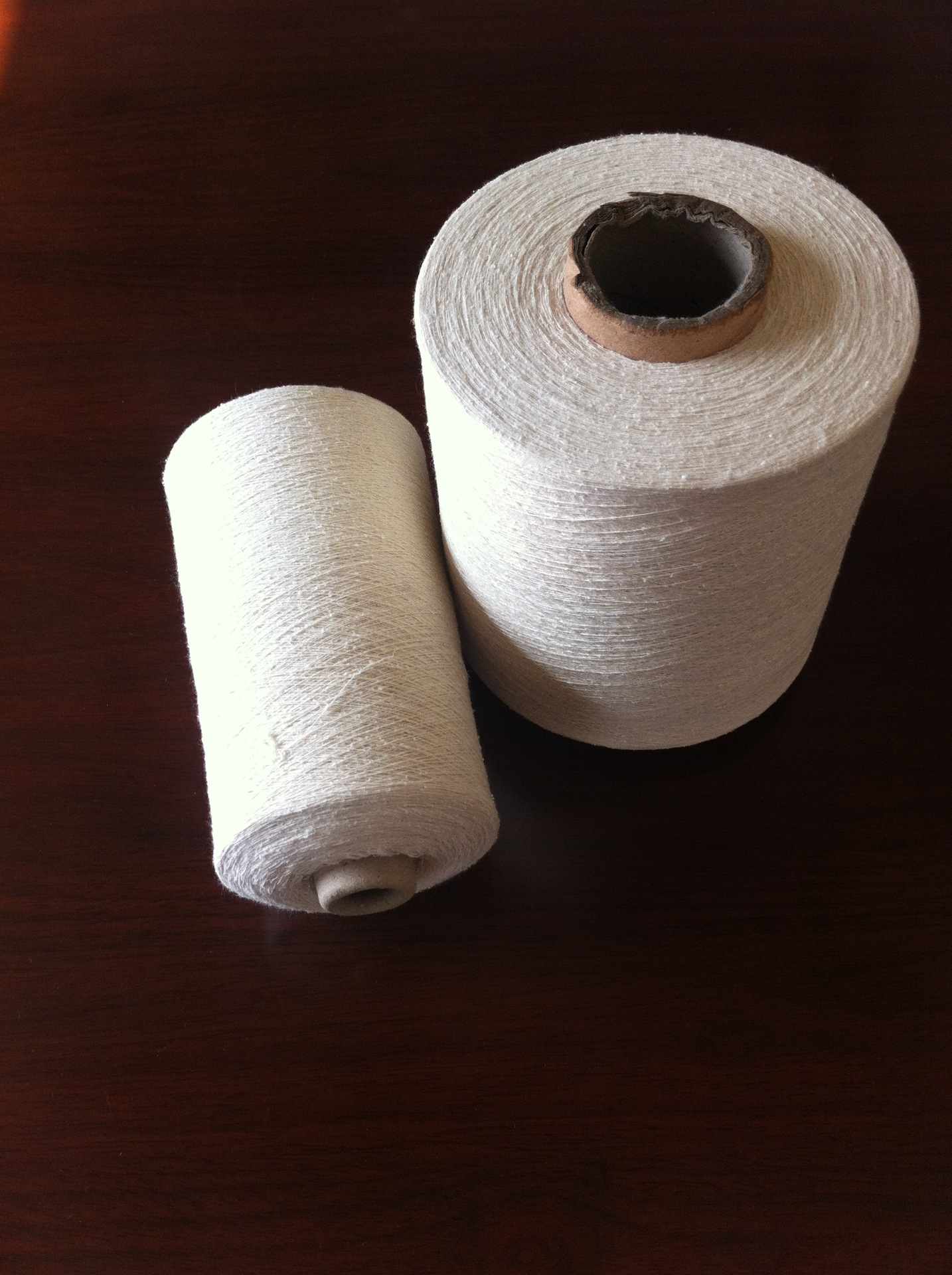 厂家供应 8nm /1油丝真丝纱线 100%釉丝纱 100%纯油丝