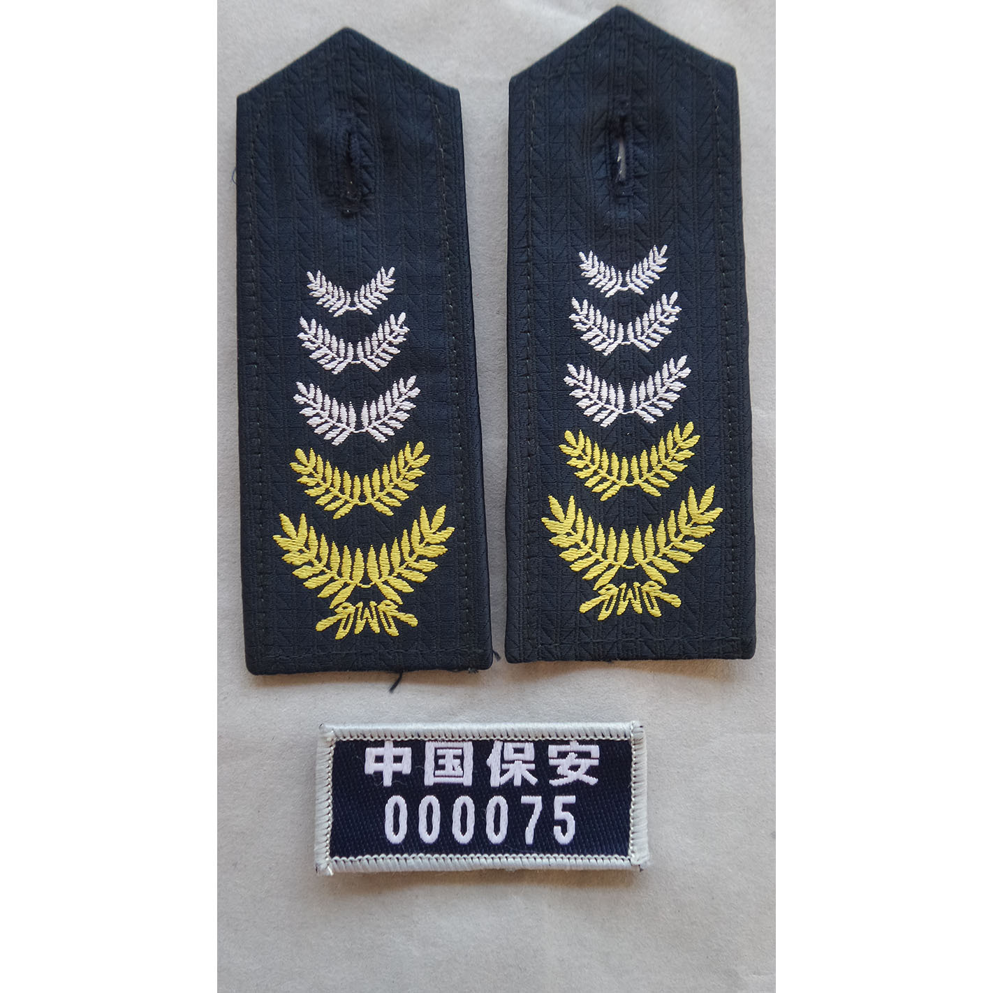 厂家直供新式保安服肩章 制服肩章 保安服套装胸标胸号现货批发