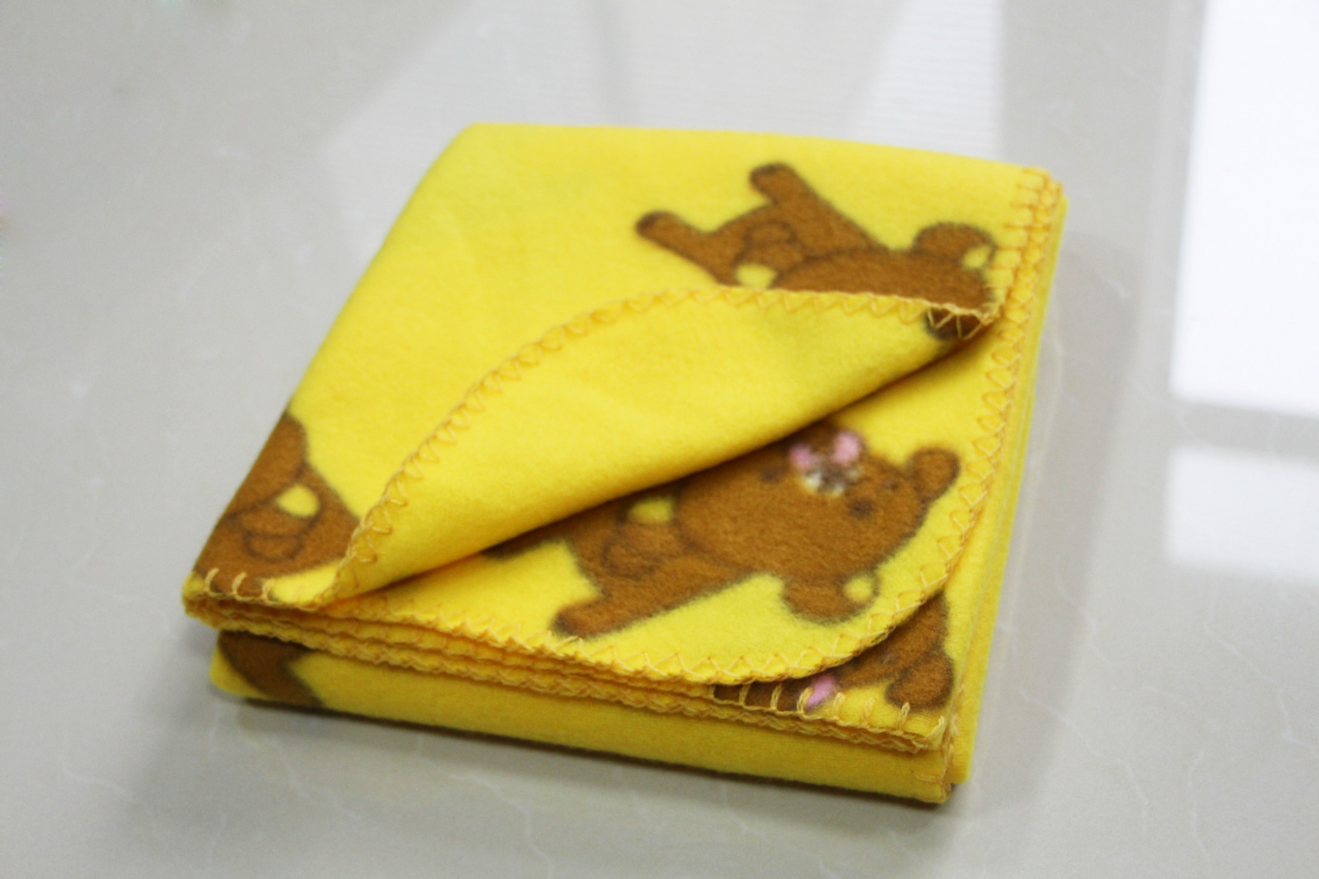 出口日本定制双面绒毛毯印花趴趴熊锁边毯子午睡盖毯