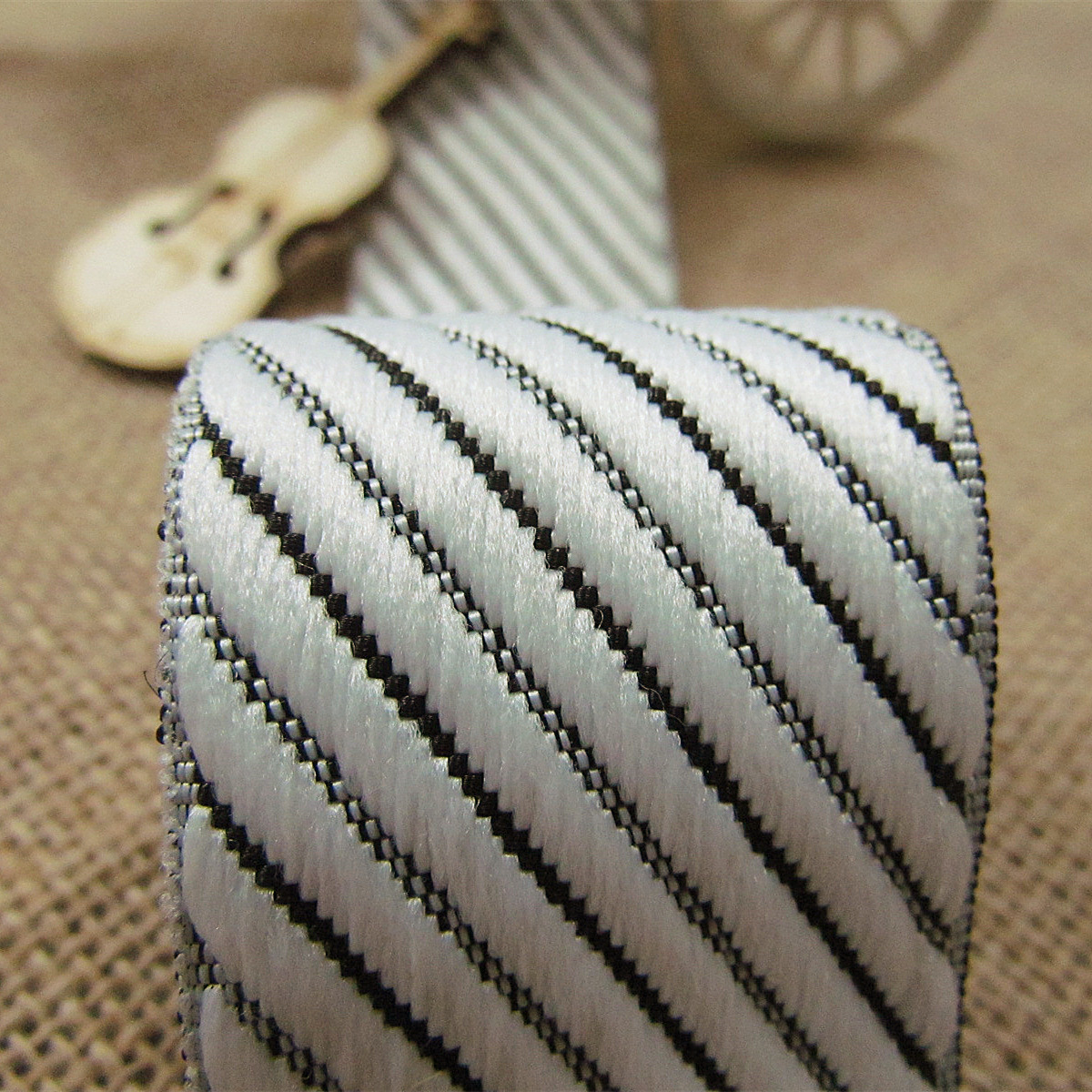 【床垫围边带】mt-347# 黑底白色突斜纹包边带 服饰家具织带