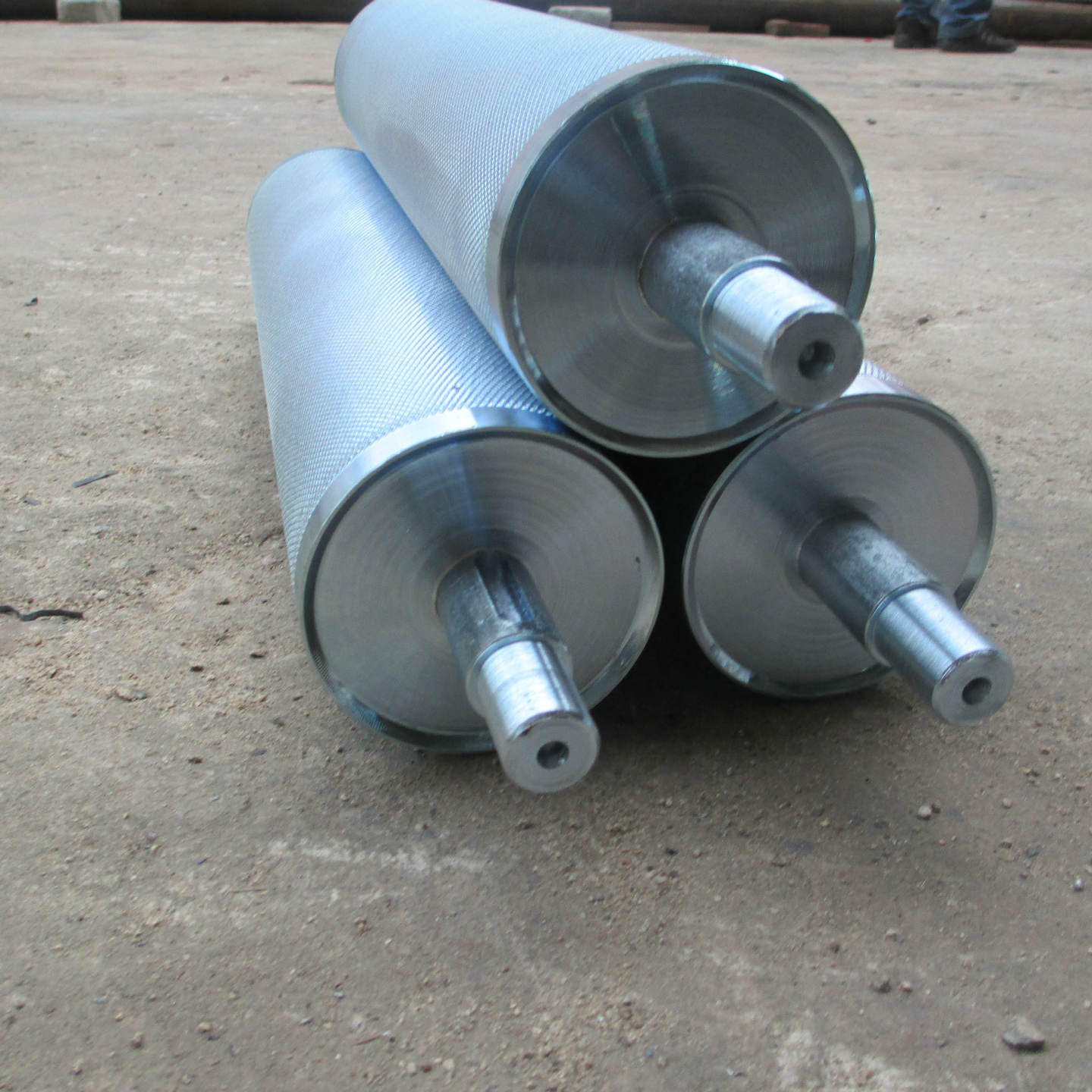 【厂家直销】供应深圳流水线配件锥形滚筒精品 带链轮pvc滚筒