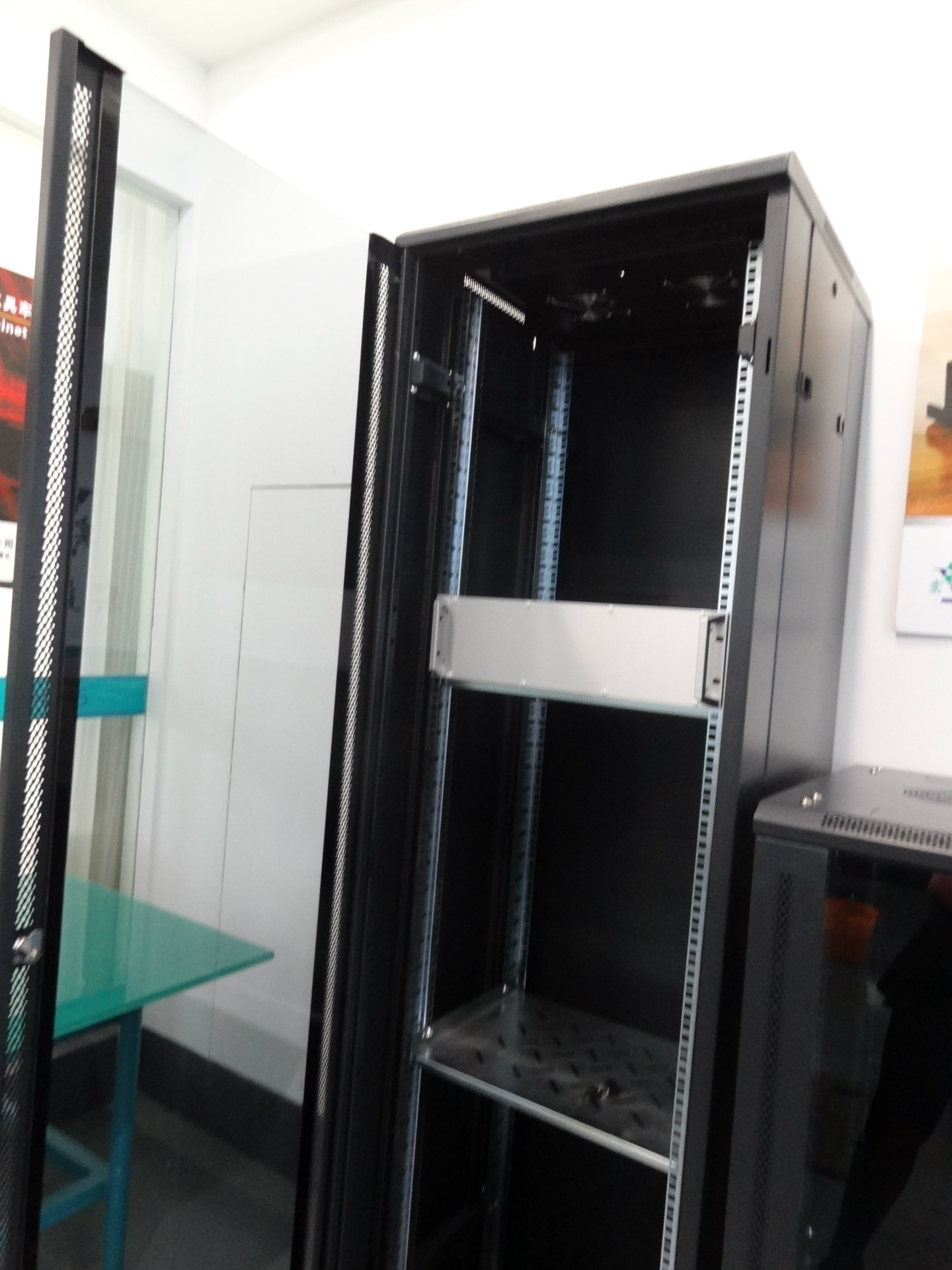 厂家直销慈溪电器 实益牌网络机柜42u 服务器机柜批发