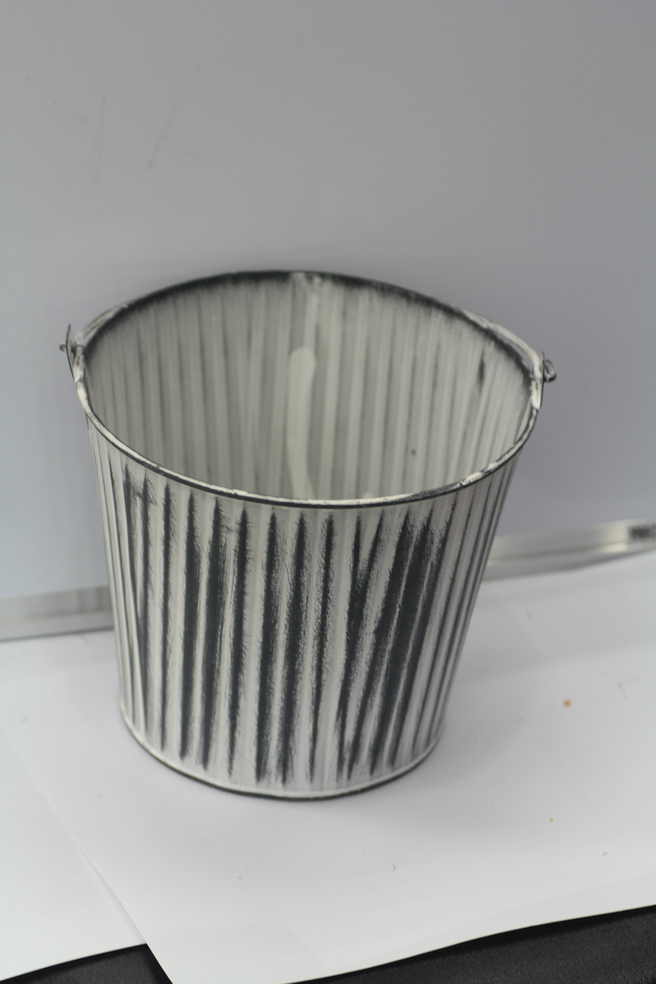 现供应做旧复古铁皮仿真水桶工艺铁桶收纳桶迷你园艺铁皮花器花盆