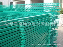 大量现货供应PVC浸塑护栏网 铁路防护网 铁丝焊接网片