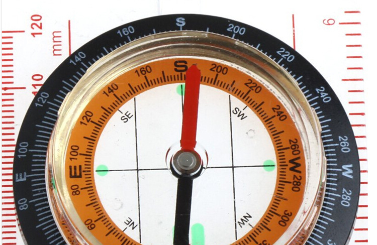 凹凸 户外用品定向指北针越野比赛徒步穿越专用指南针70g at7615