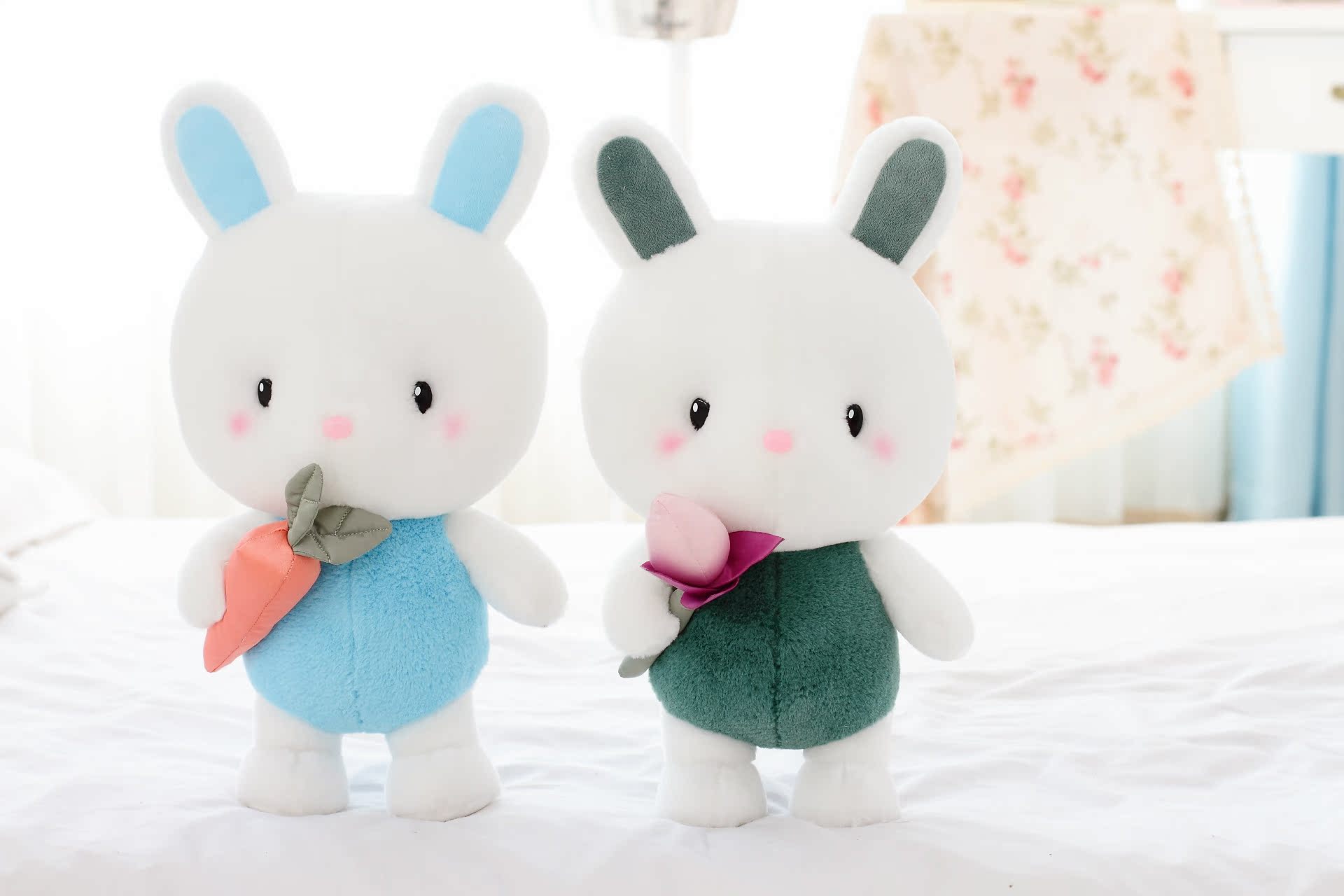 蓝白玩偶原创 2014新品毛绒玩具抱莲花兔子 超萌可爱绿色兔子