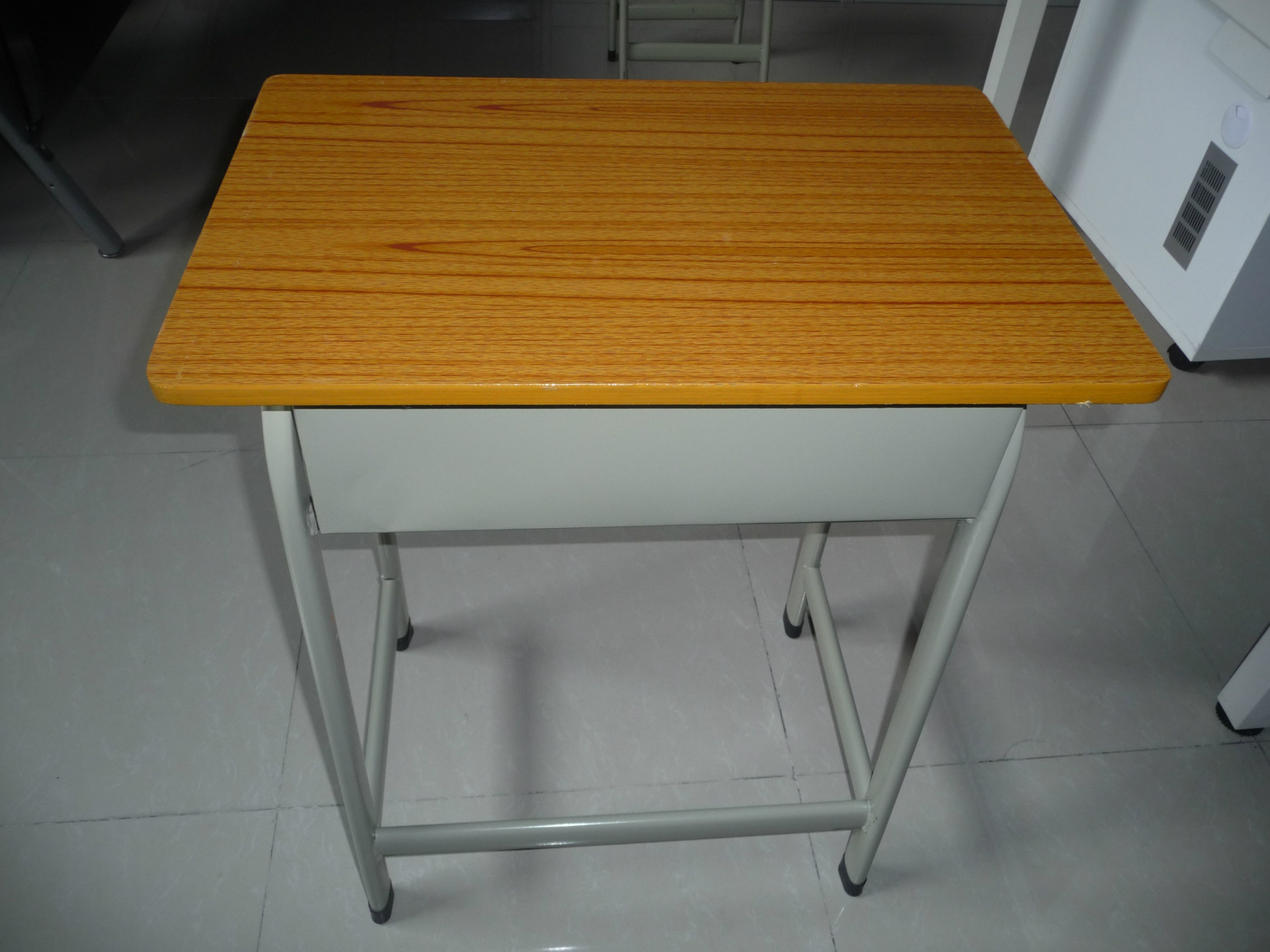 钢制学生台单人课桌椅批发小学中学教室课室桌椅子加工可调节高度