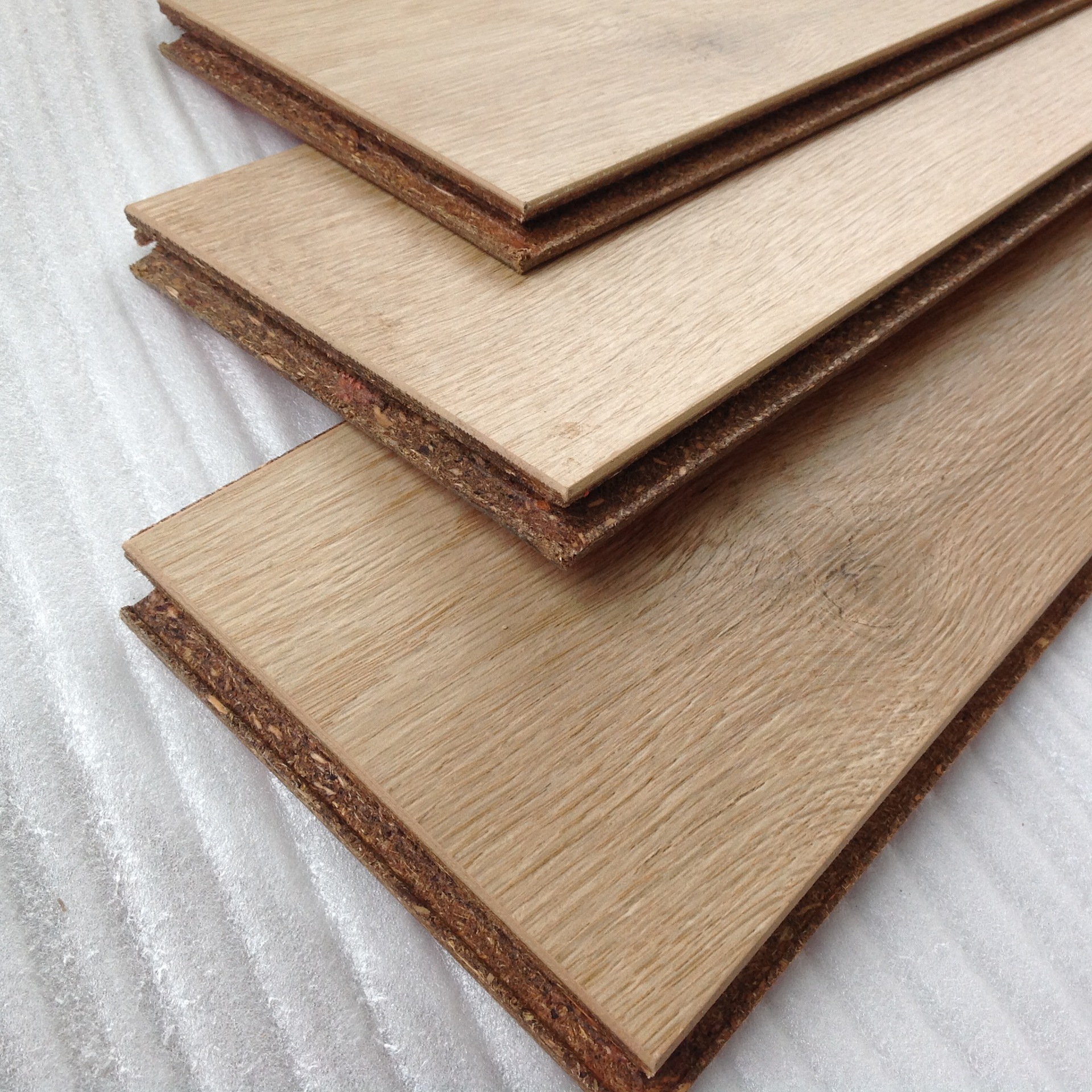 【新品快订】万华禾香木地板 环保地暖地板 现代简约强化地板