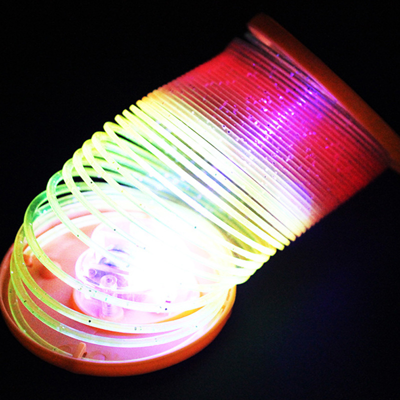 儿童魔力七彩夜光塑料弹簧彩虹圈 义乌地摊热卖发光玩具批发厂家