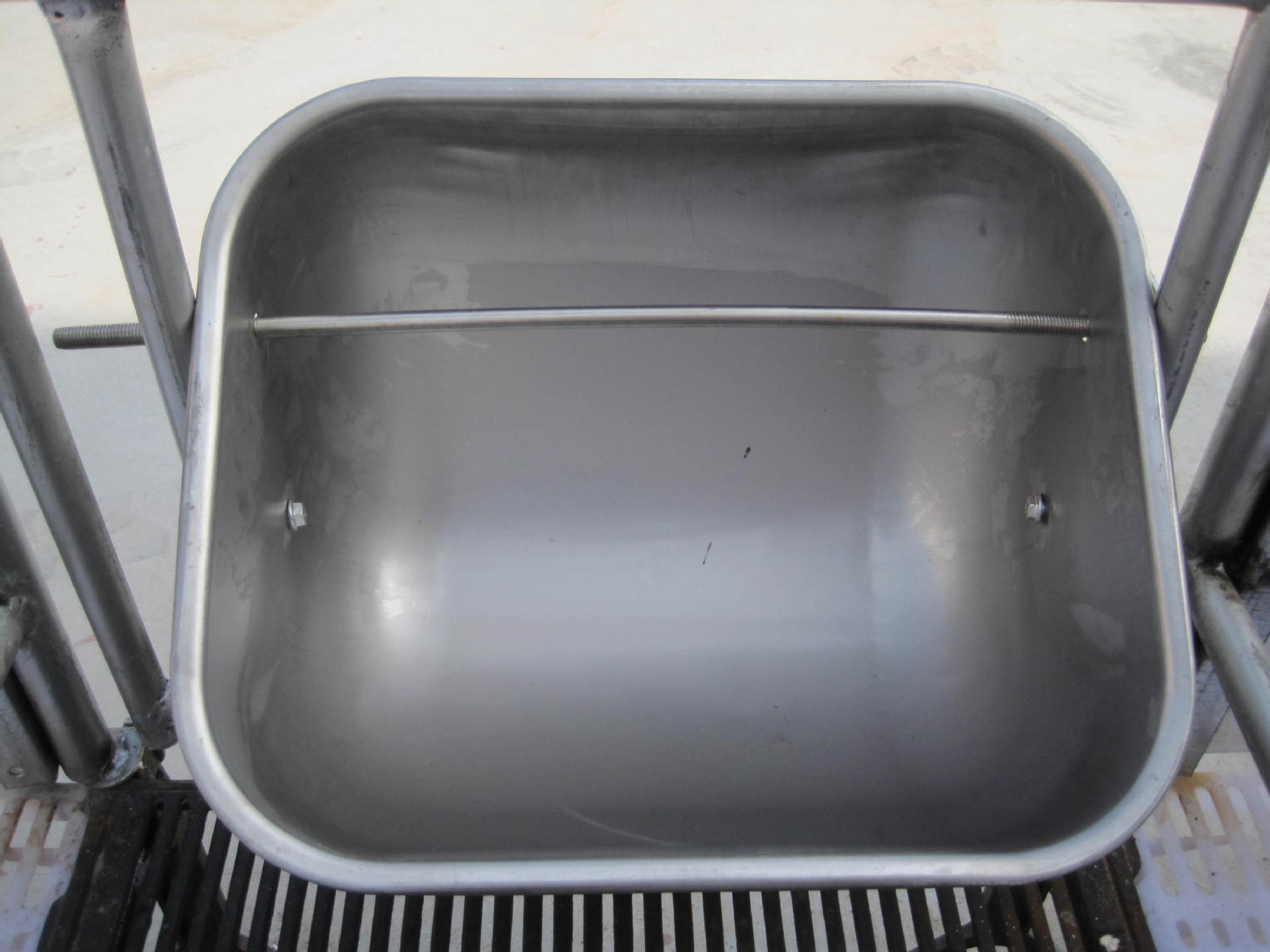 批发不锈钢母猪食槽母猪产床食槽兽用采食槽