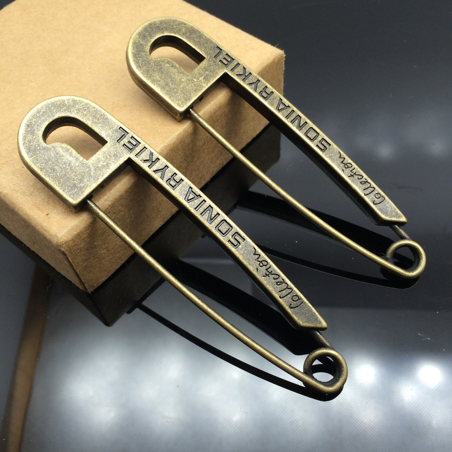 mn360韩国设计师原创毛衣复古大别针/外贸原单logo毛衣别针