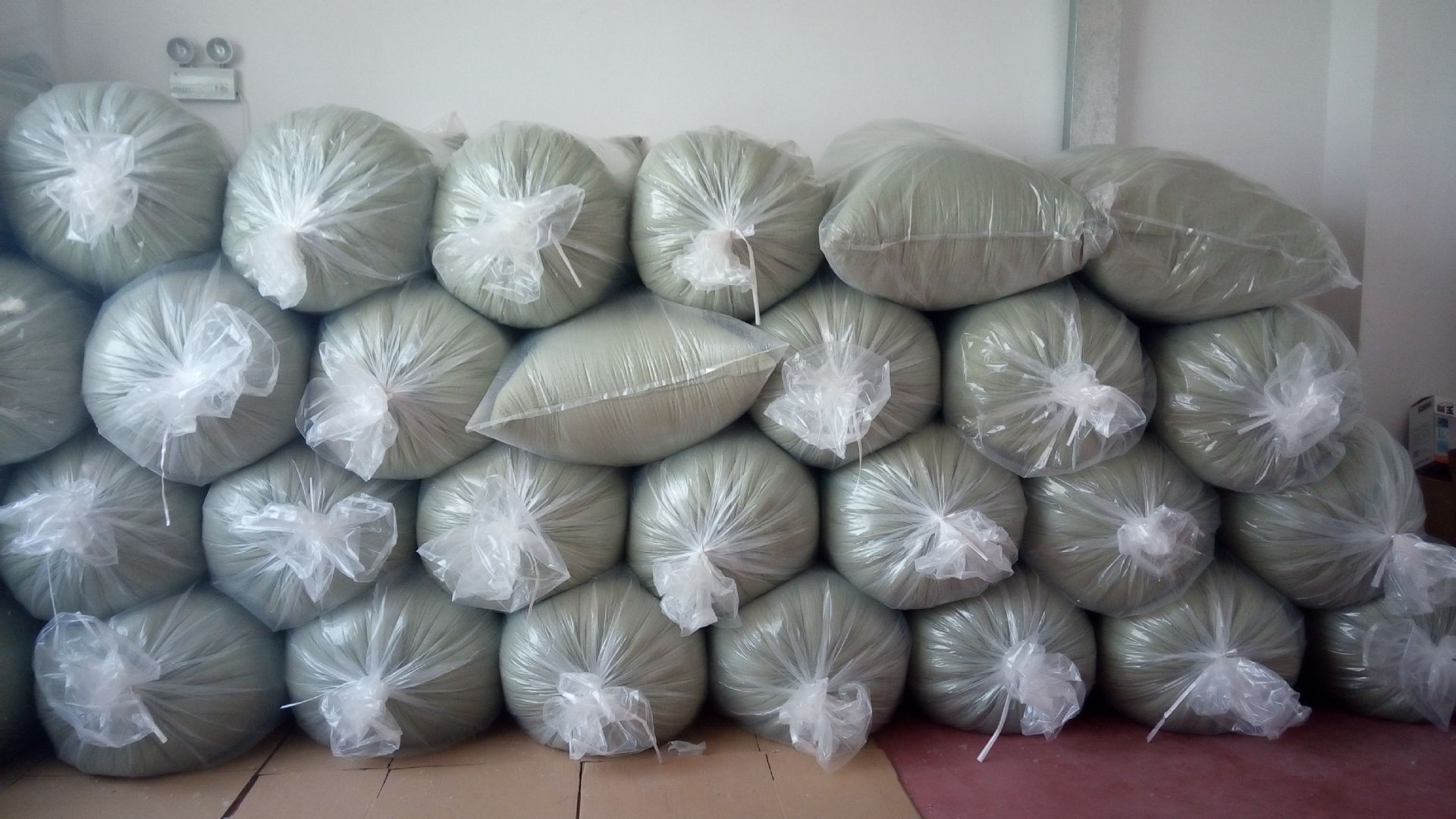 鸿昌热水洗白鸭绒 纯白高蓬松2003标90绒 羽绒厂家批发.