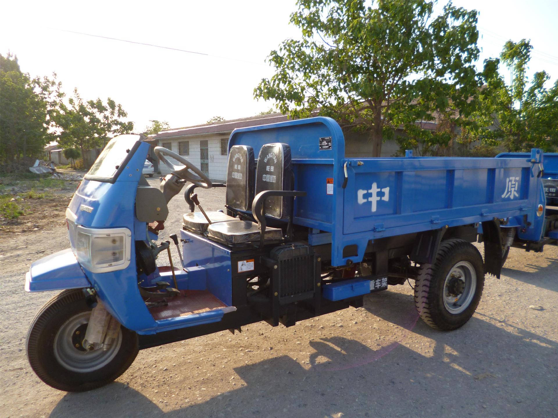 福田豪华半封闭加重车架汽车后桥轴传动农用自卸三轮汽车