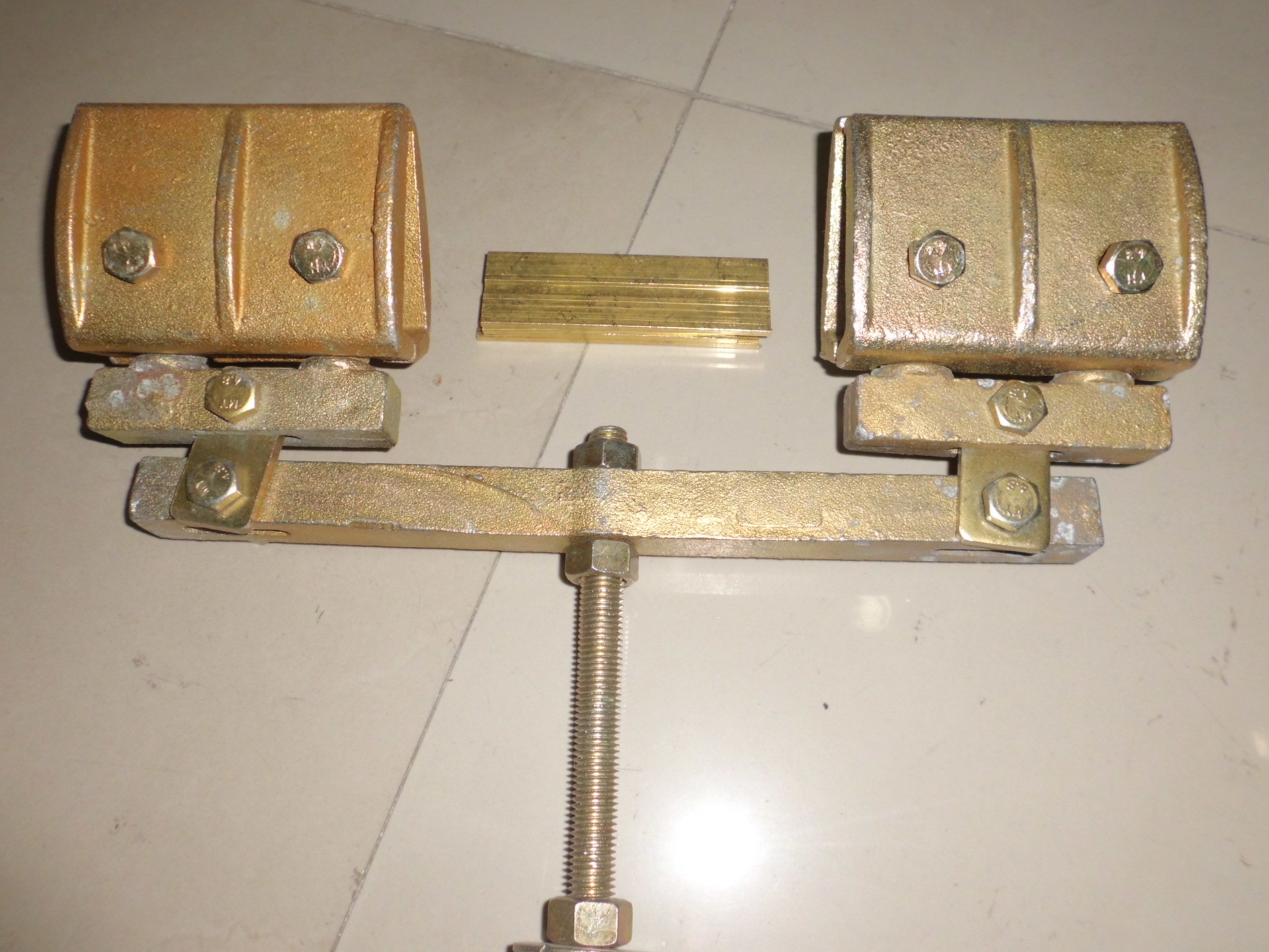 供应优质玻璃吊夹 单吊夹 双吊夹