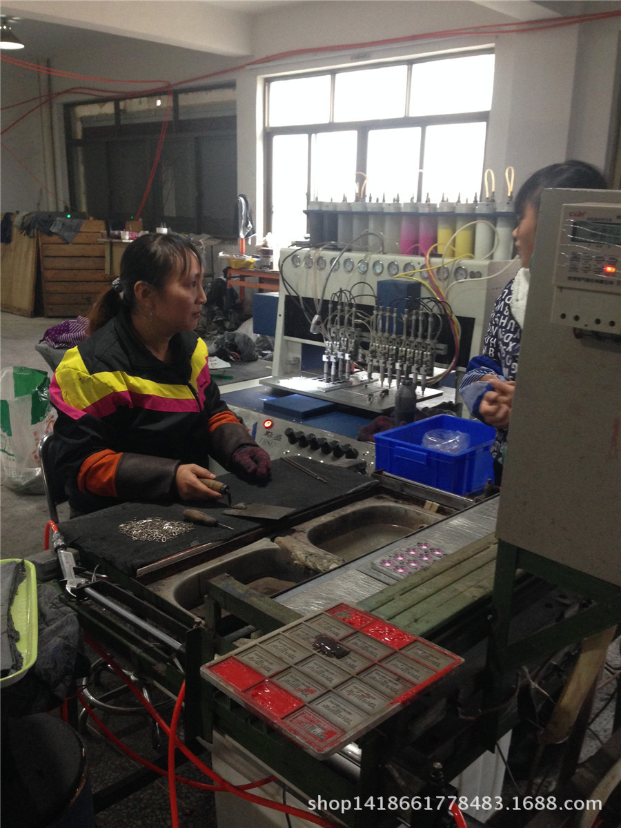 pvc滴塑拉头 硅胶皮拉头 箱包塑料拉链