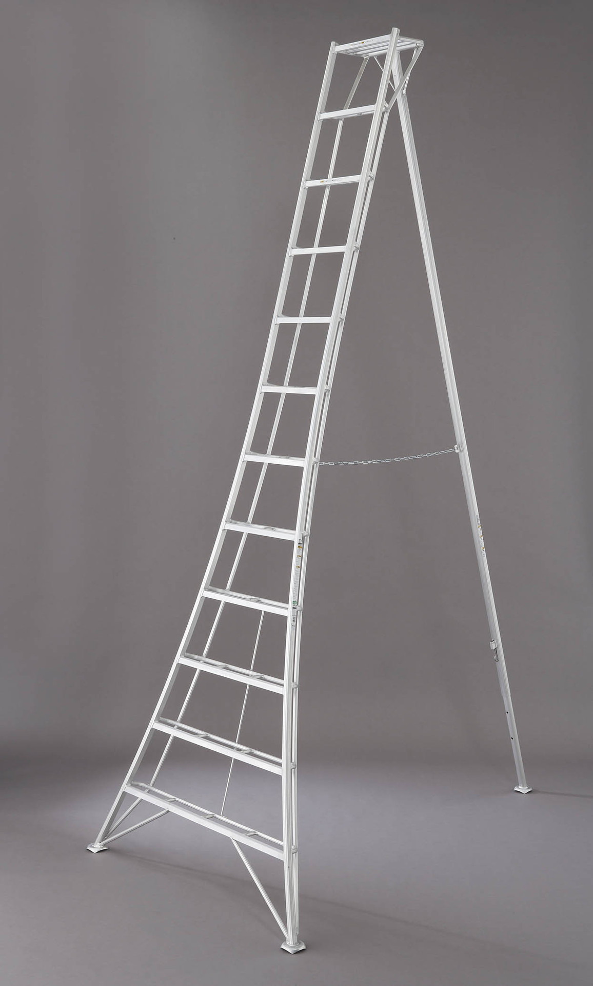 易攀爬,水平状阶梯设计,脚不费力的三角梯