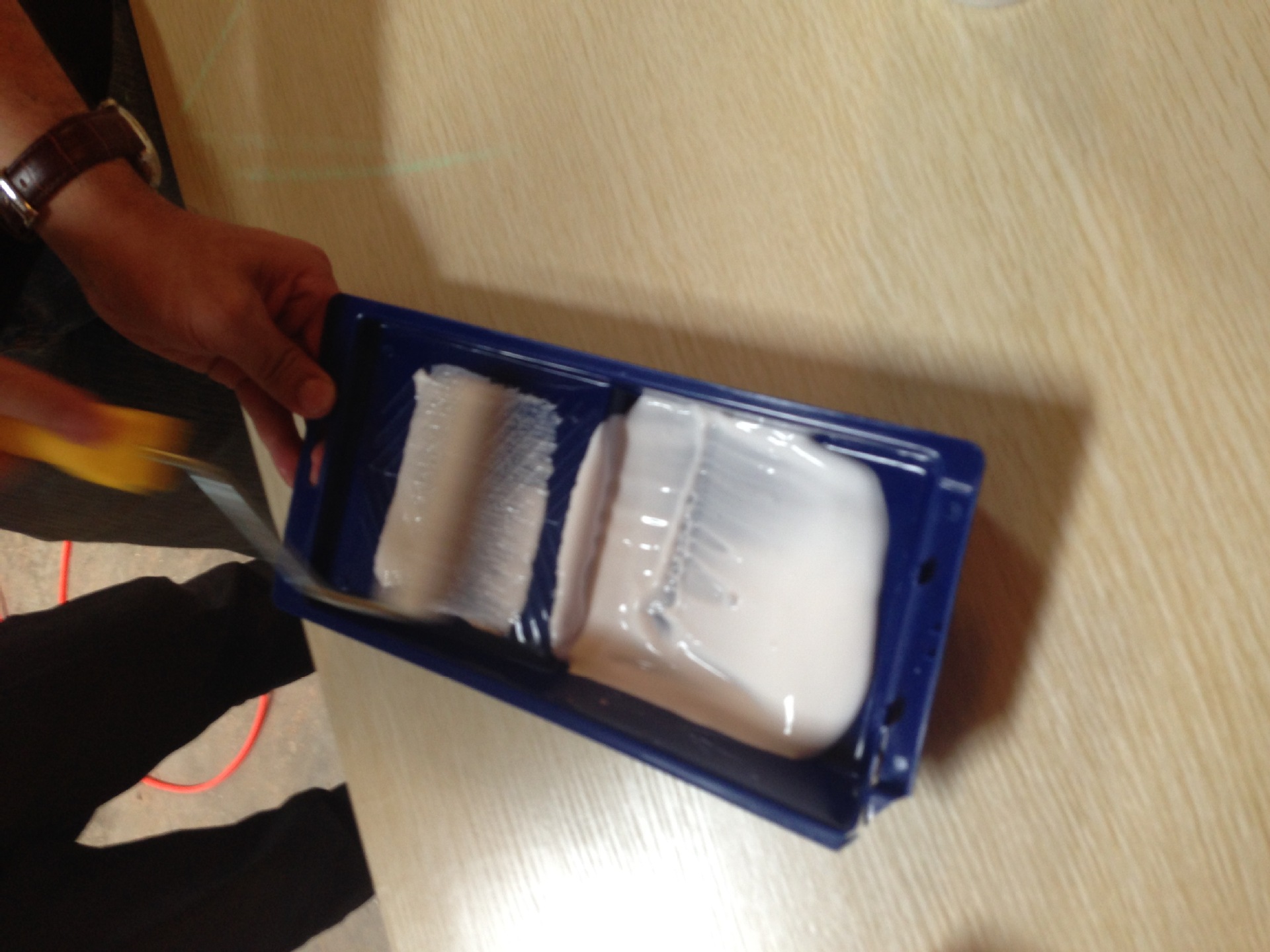 广州厂家直销手工贴木皮胶 粘得快 牢固 关键是木皮干了还能贴