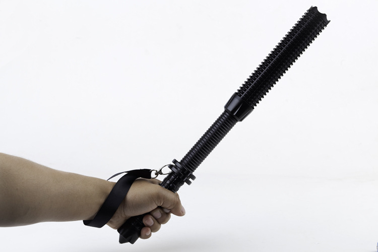 厂家直销新款伸缩狼牙棒伸缩变焦强光手电筒安保巡逻防身器材批发