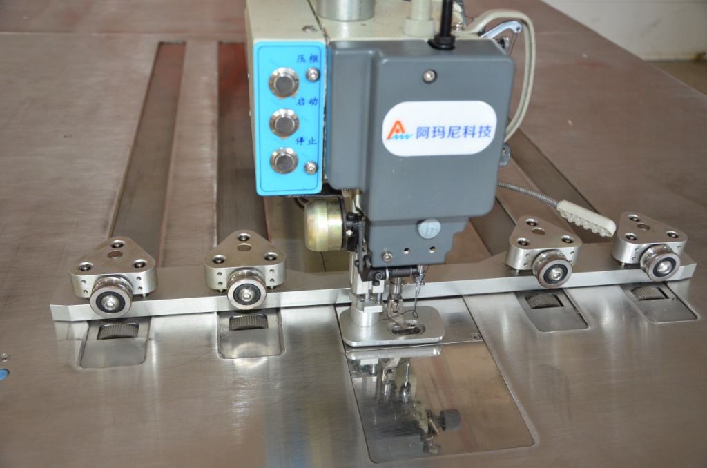 迪赛唯羽绒服自动模板缝纫机