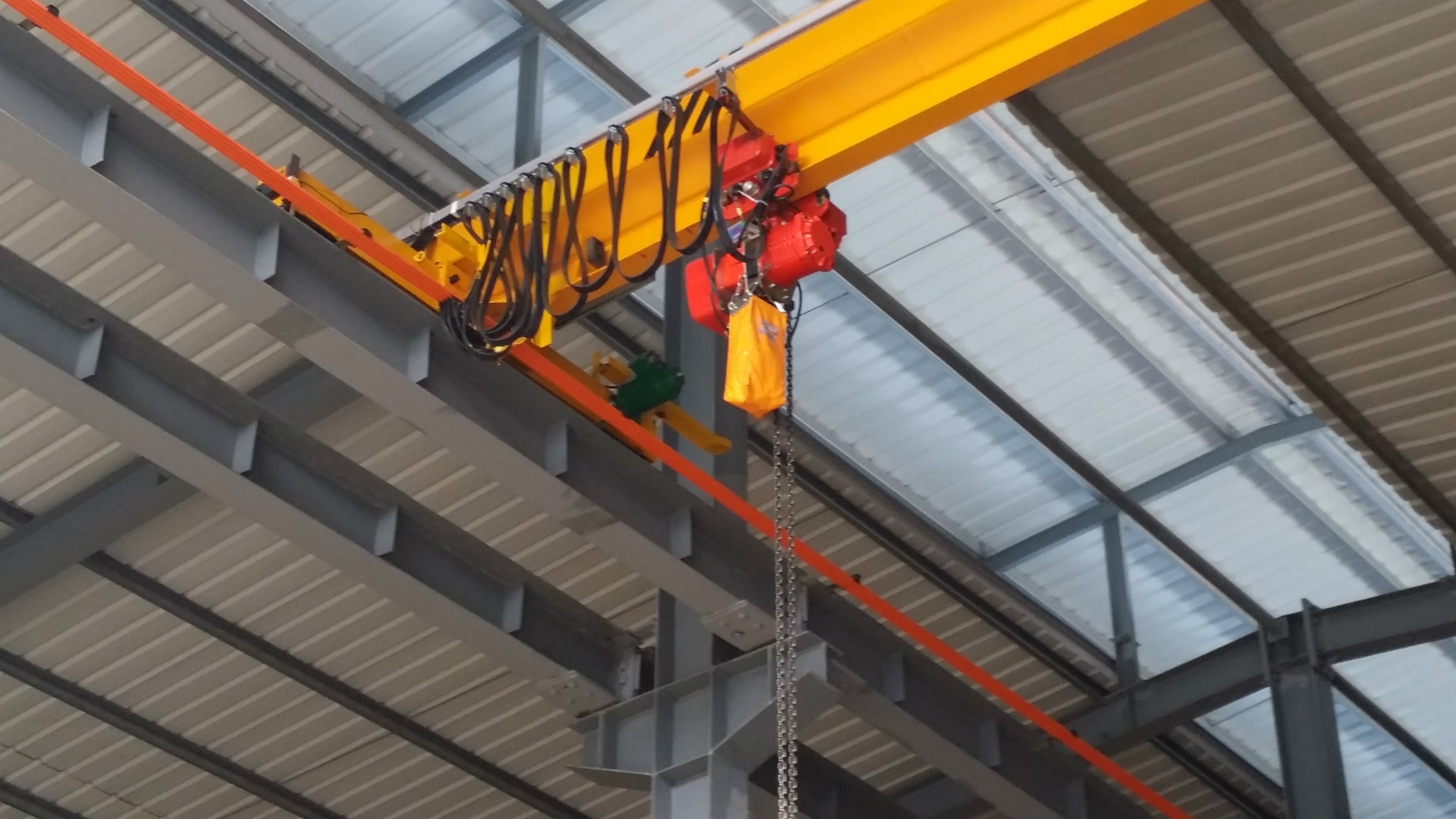 供应国标滑触线天车专用供电排线4p80a无接缝滑线mkd404