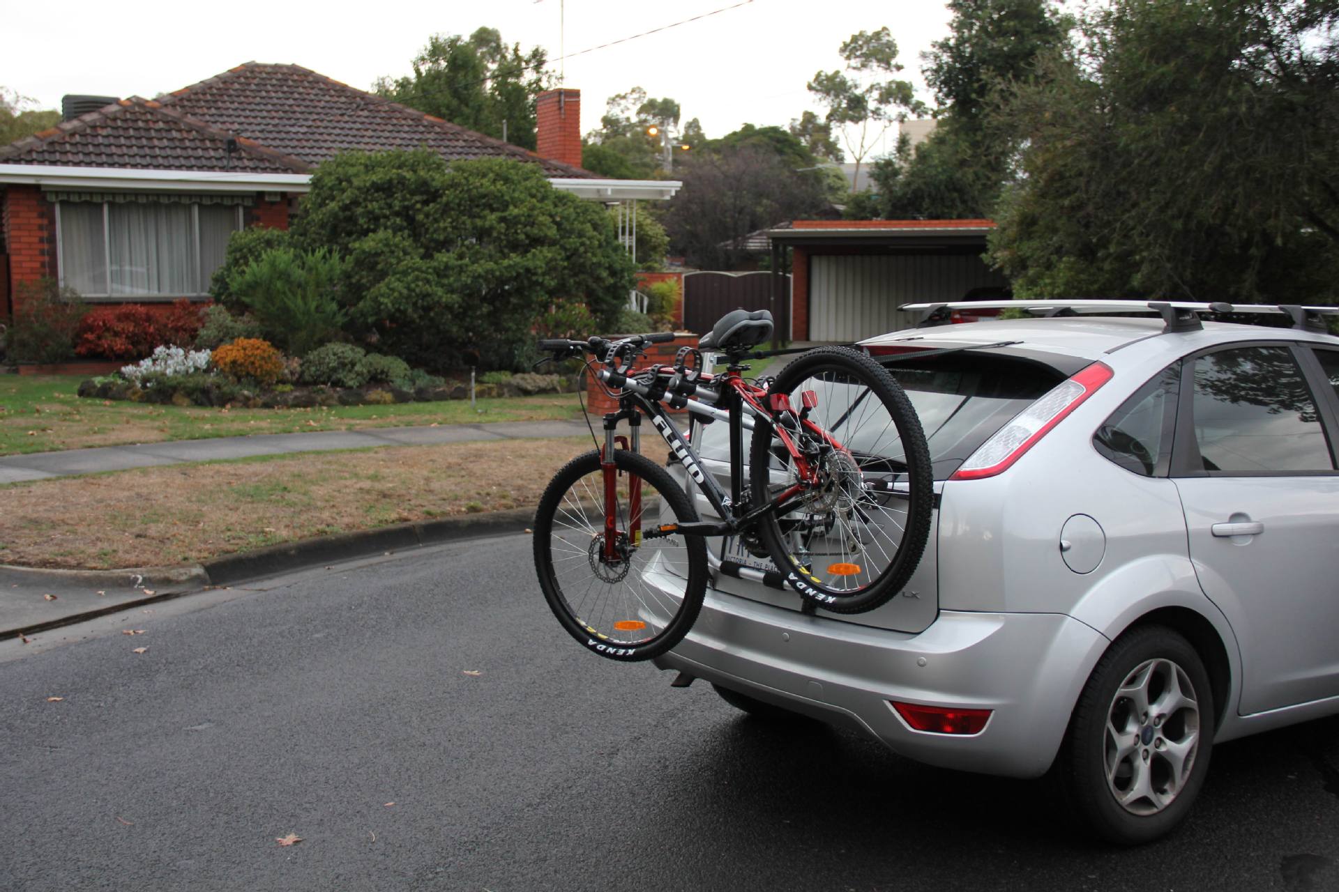 汽车行李架 汽车尾部自行车架 简易款尾部车架 铝制悬挂自行车