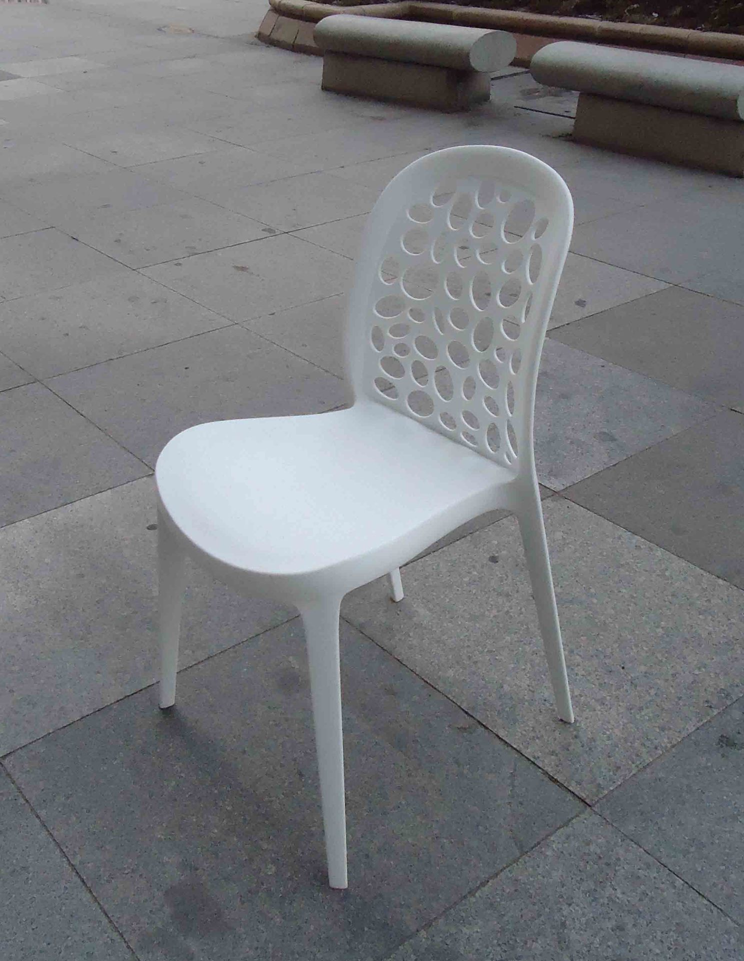 称:特价pp花镂空餐椅耐用塑料彩色洞洞椅时尚户外餐厅咖啡厅靠背椅子