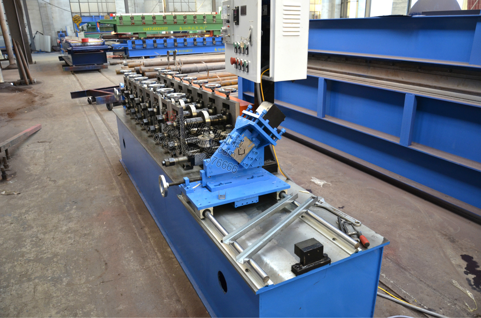 不等边u型龙骨机 吊顶卡式龙骨生产设备 防火轻钢骨架成型机