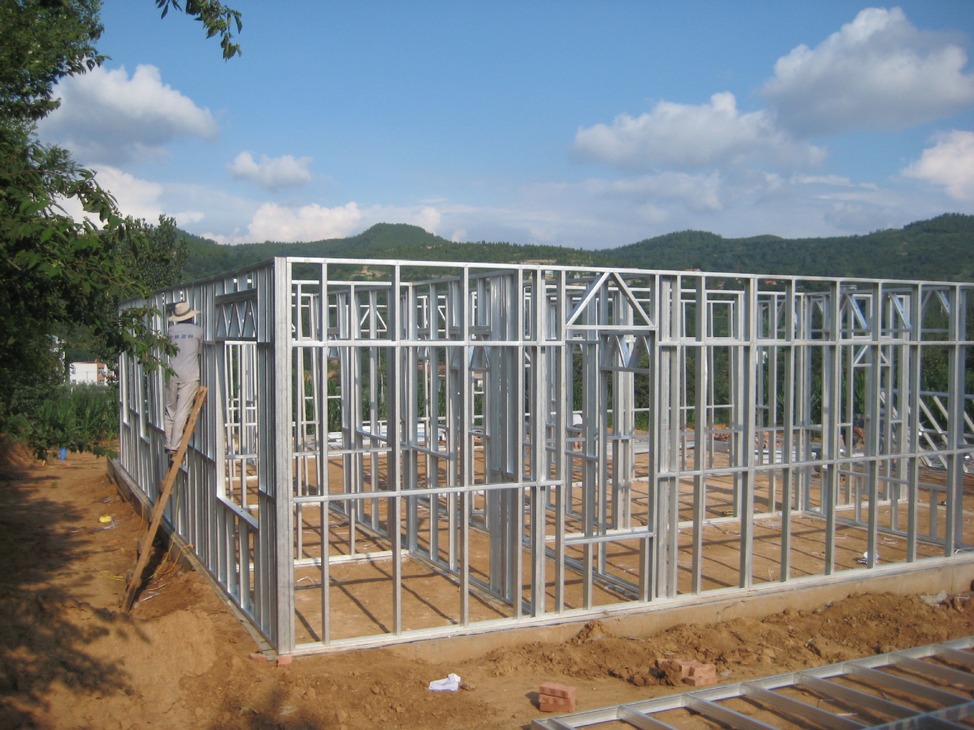 专业生产(出口)轻钢房屋;模块房屋;活动房屋;房屋