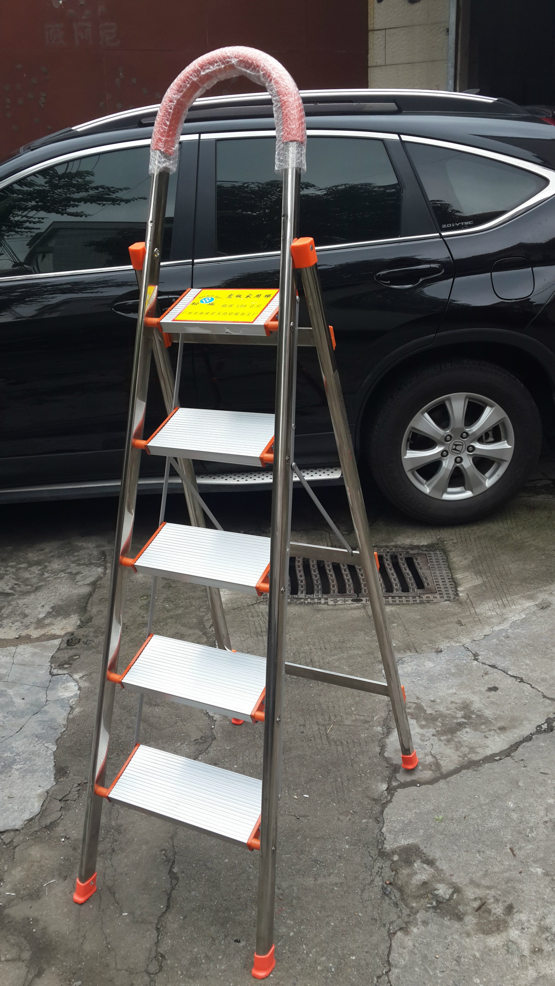 松业厂家直销d型圆管不锈钢家用梯子 加厚折叠宽板防滑单侧人字梯